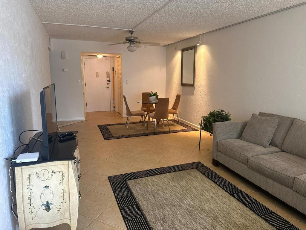 1000 Parkview Drive 102