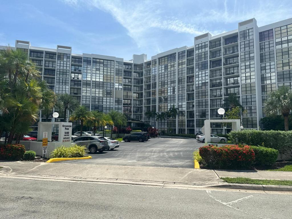 1000 Parkview Drive 102