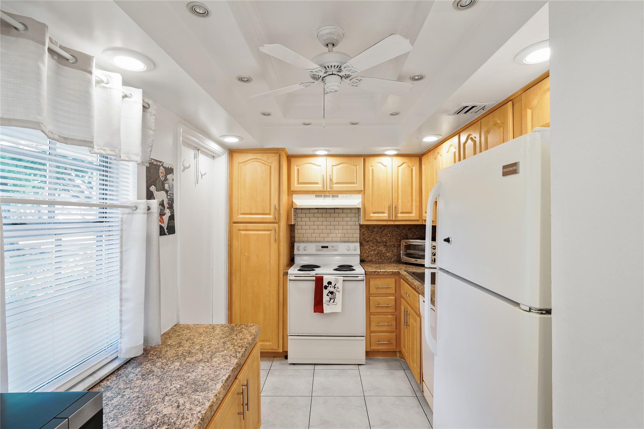 2751 N Palm Aire Dr 102