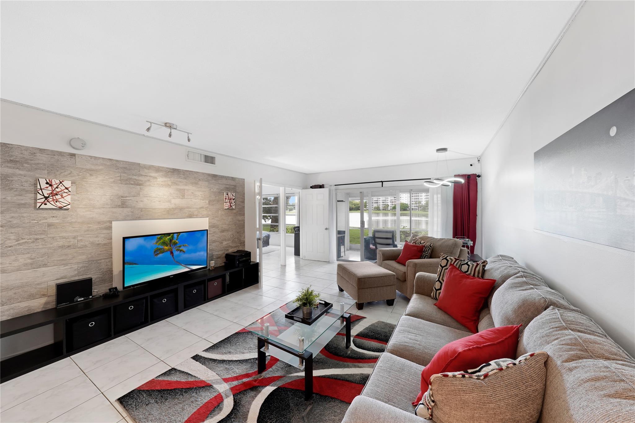 2751 N Palm Aire Dr 102