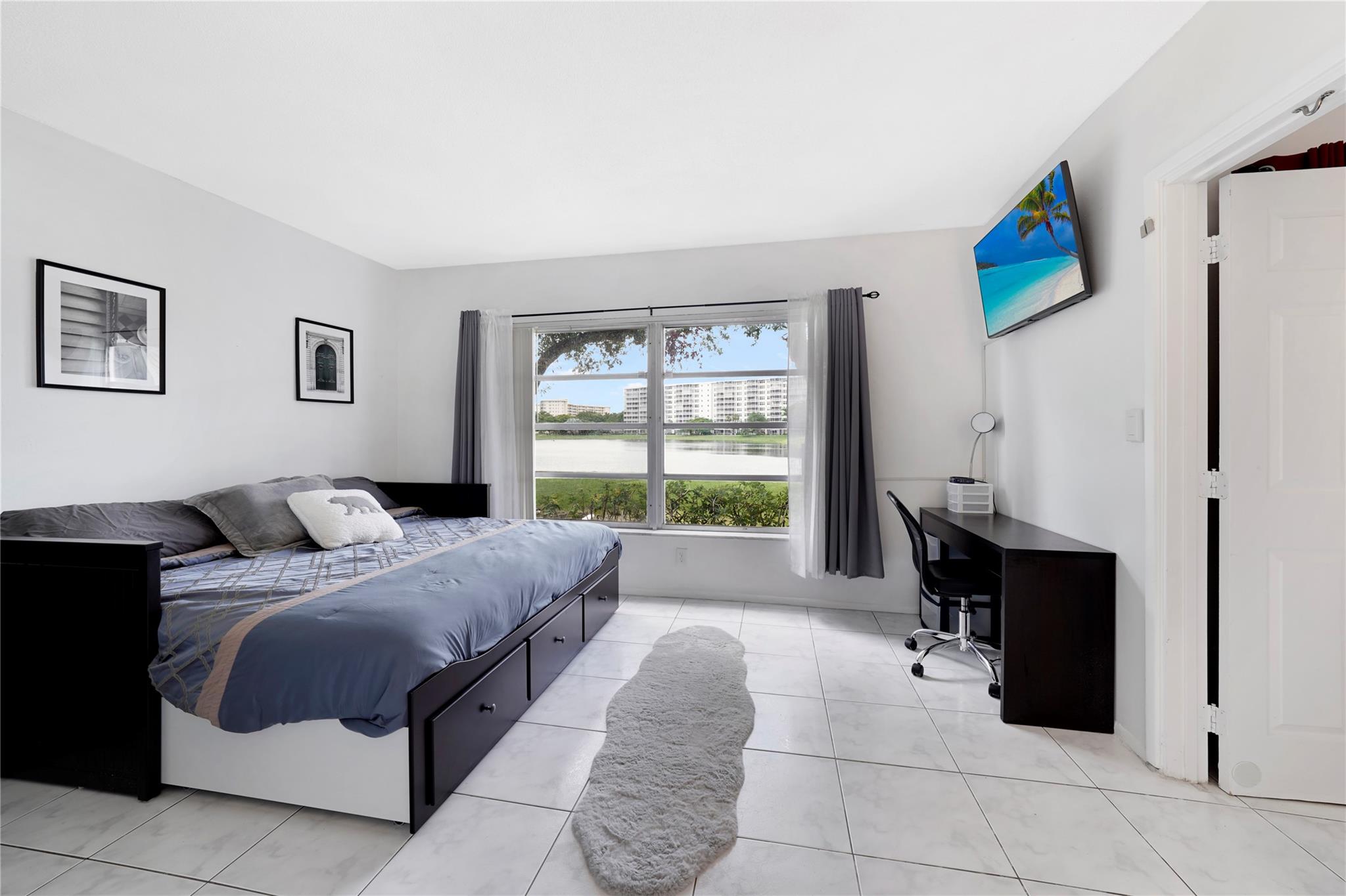 2751 N Palm Aire Dr 102