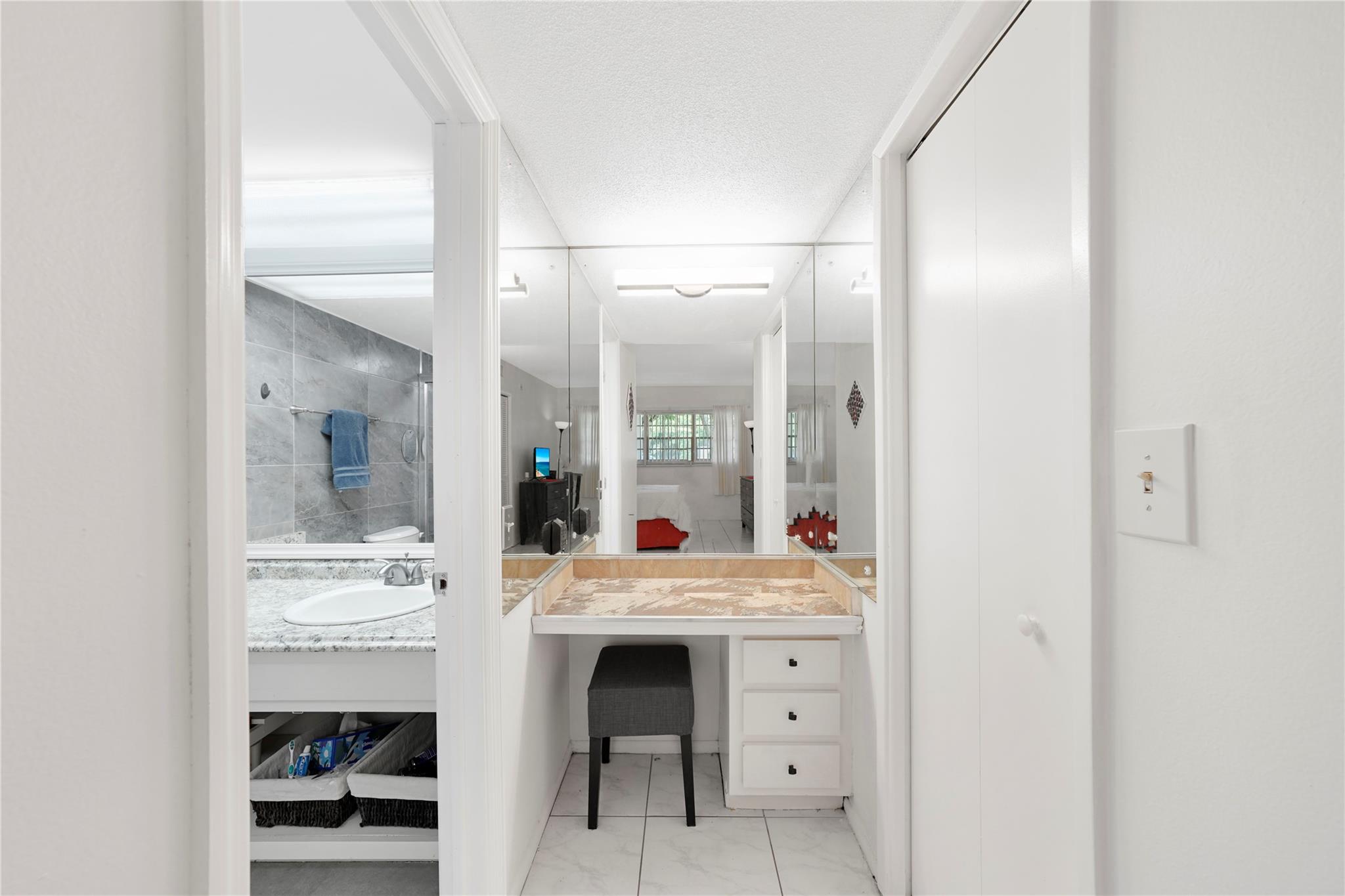 2751 N Palm Aire Dr 102