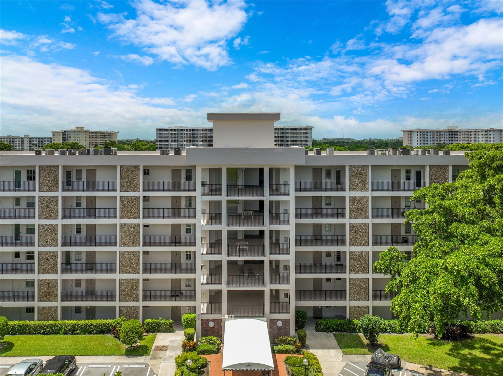 2751 N Palm Aire Dr 102
