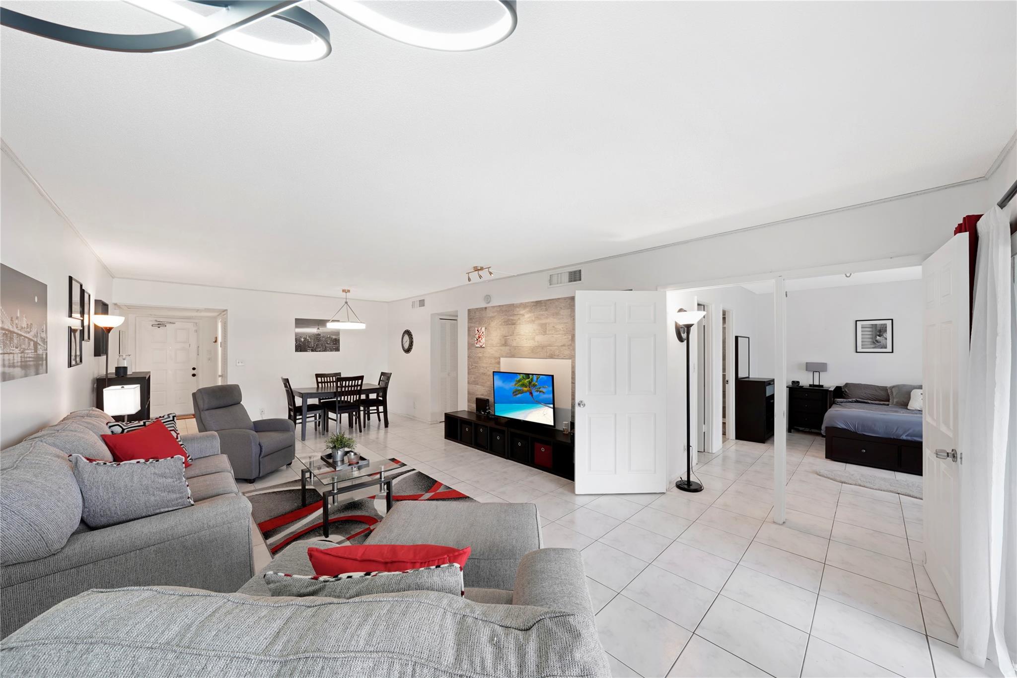 2751 N Palm Aire Dr 102