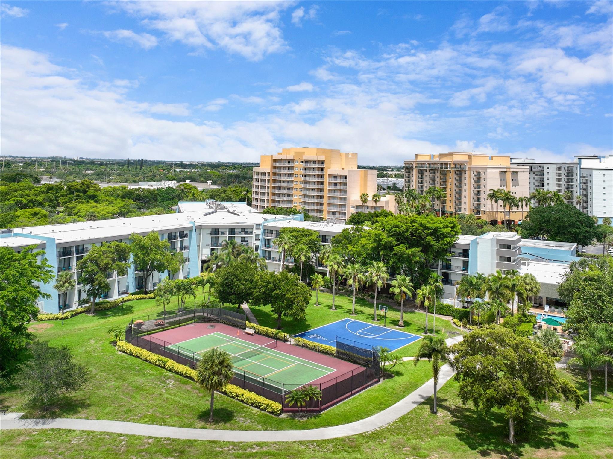 2751 N Palm Aire Dr 102