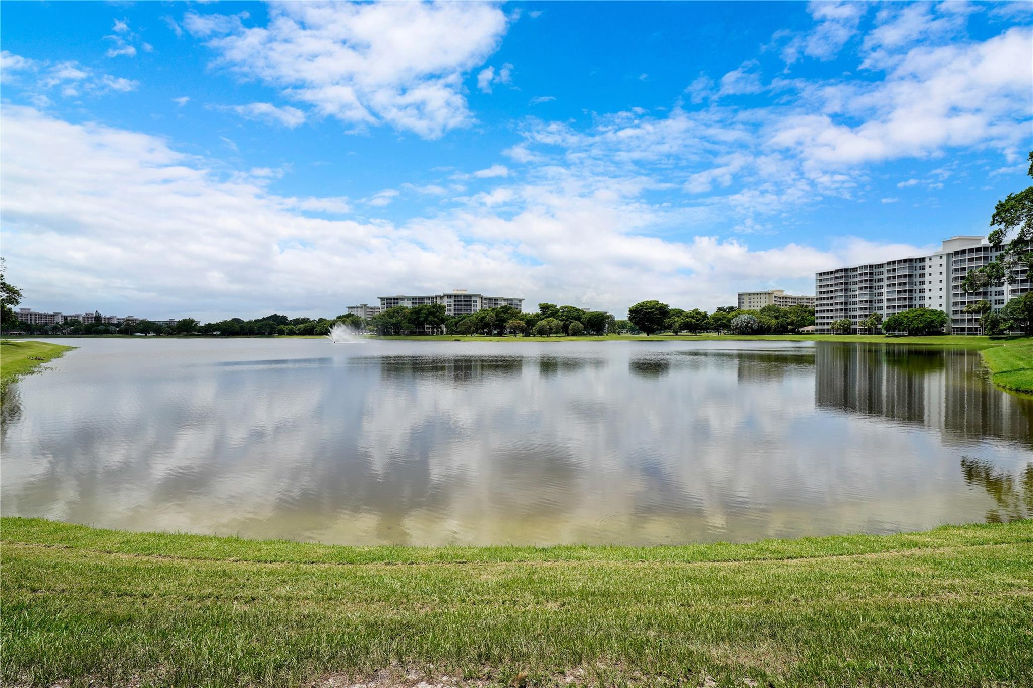 2751 N Palm Aire Dr 102