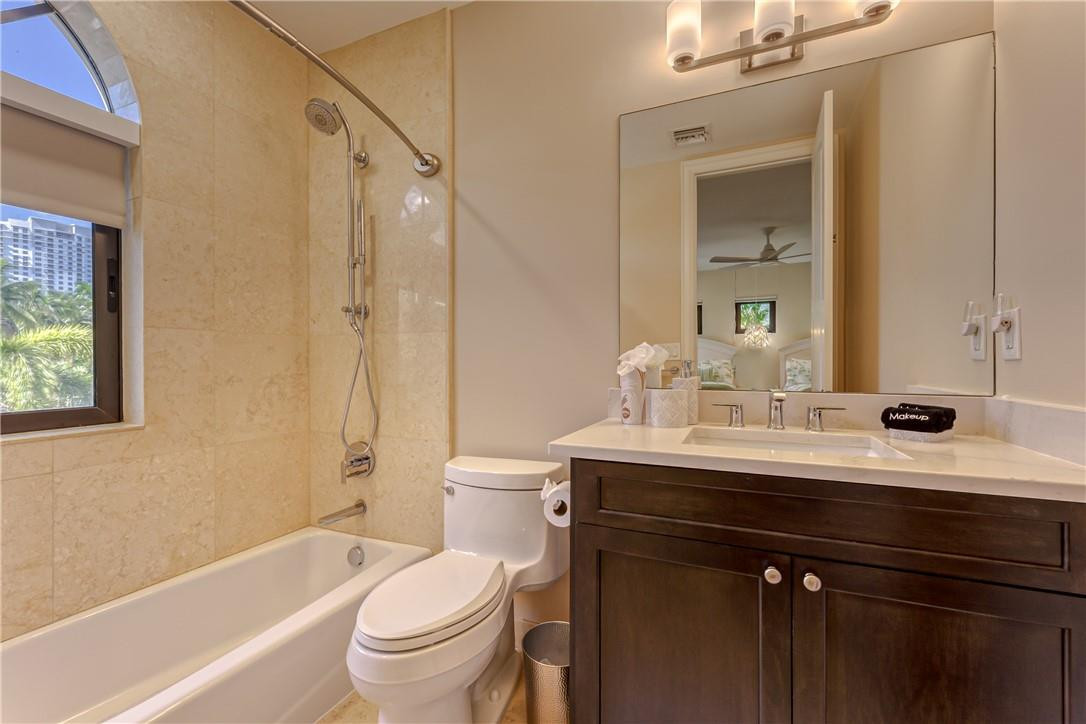 118 SE 11th Ave 118
