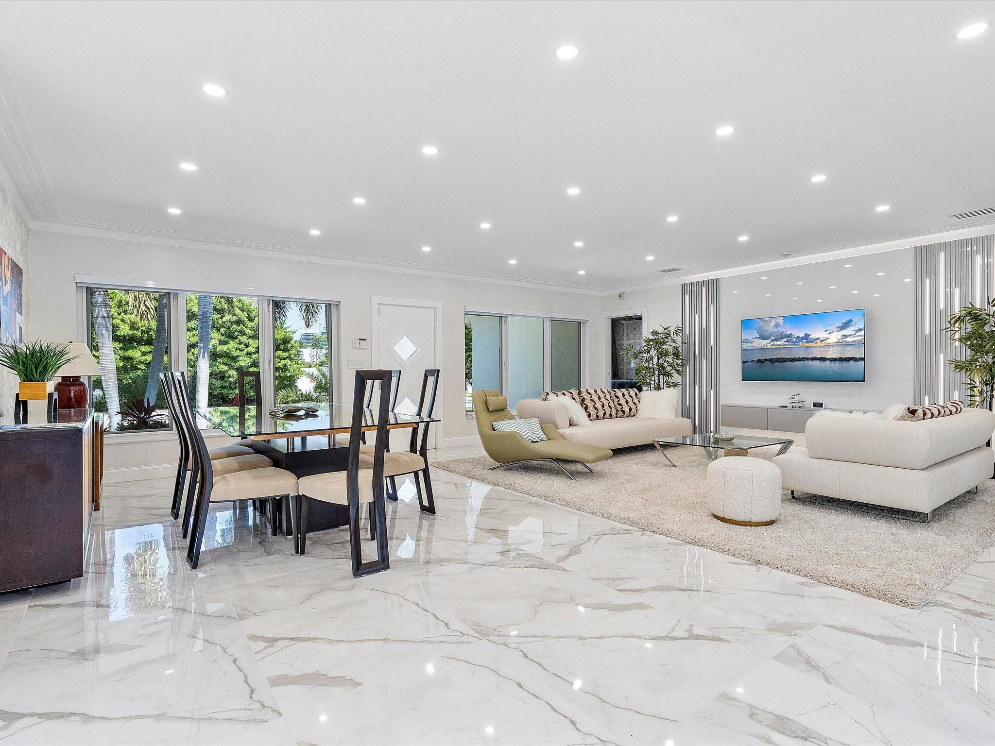 207 Royal Palm Dr