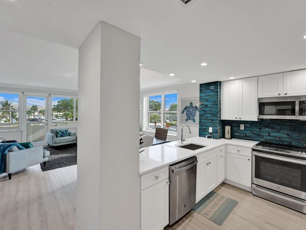 3200 NE 36th Street 215