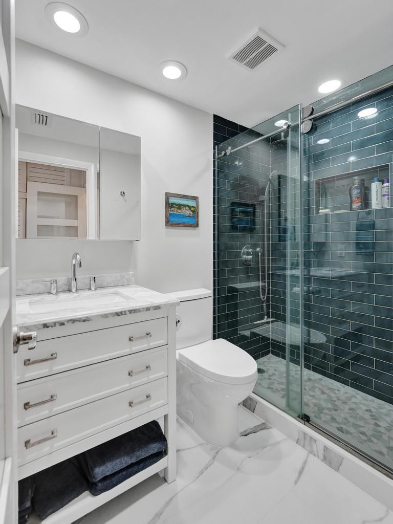 3200 NE 36th Street 215