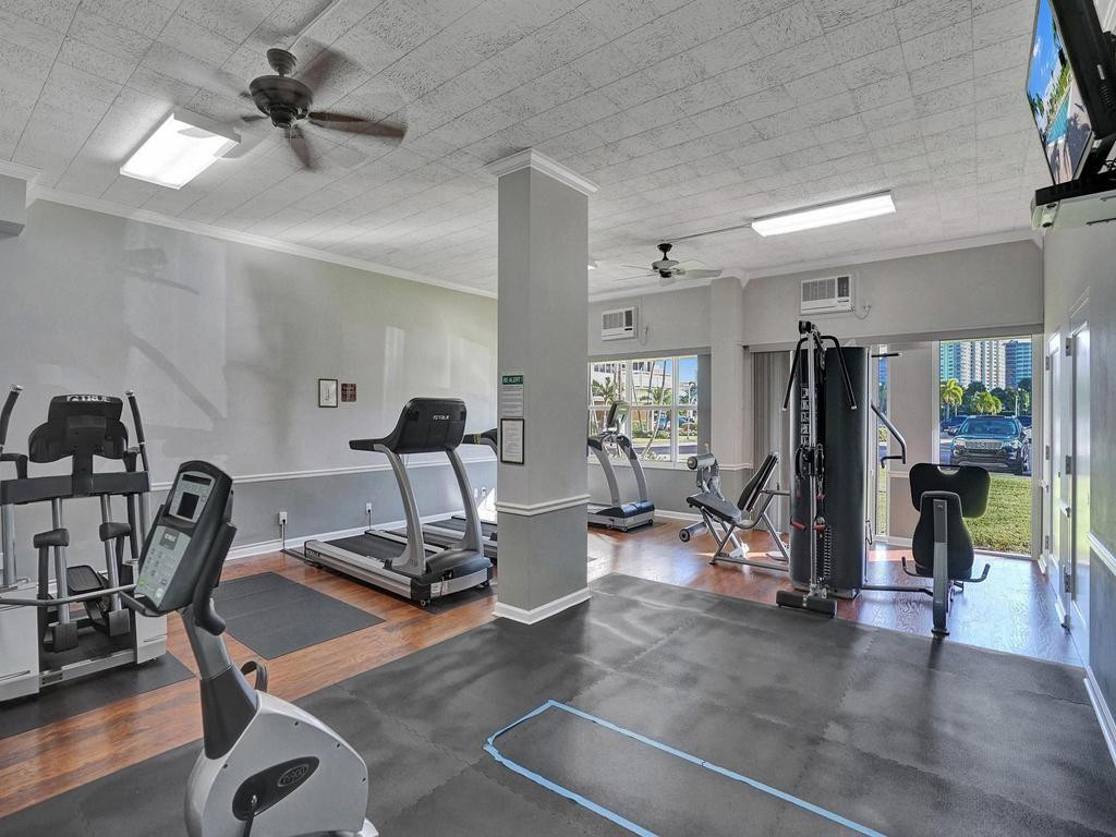 3200 NE 36th Street 215
