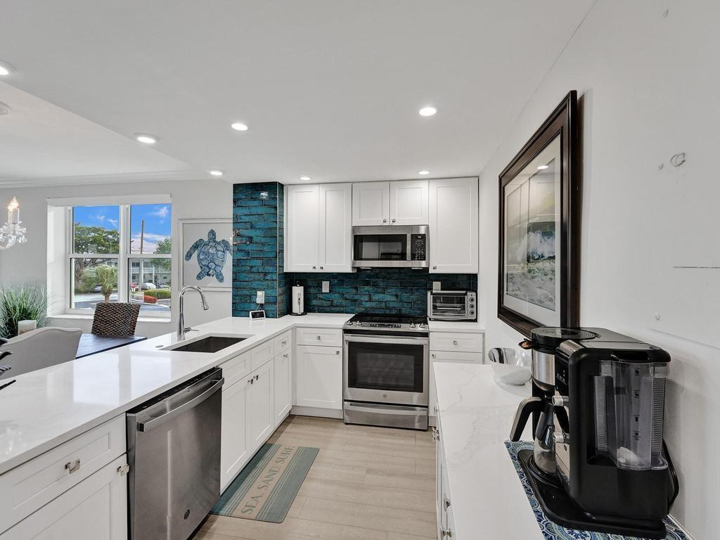 3200 NE 36th Street 215