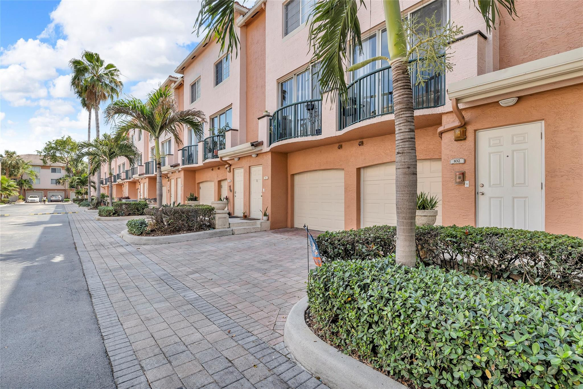 2107 SE 10th Ave 832