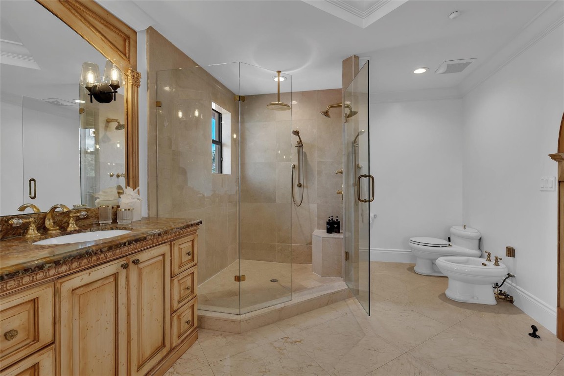 1011 Rhodes Villa Avenue