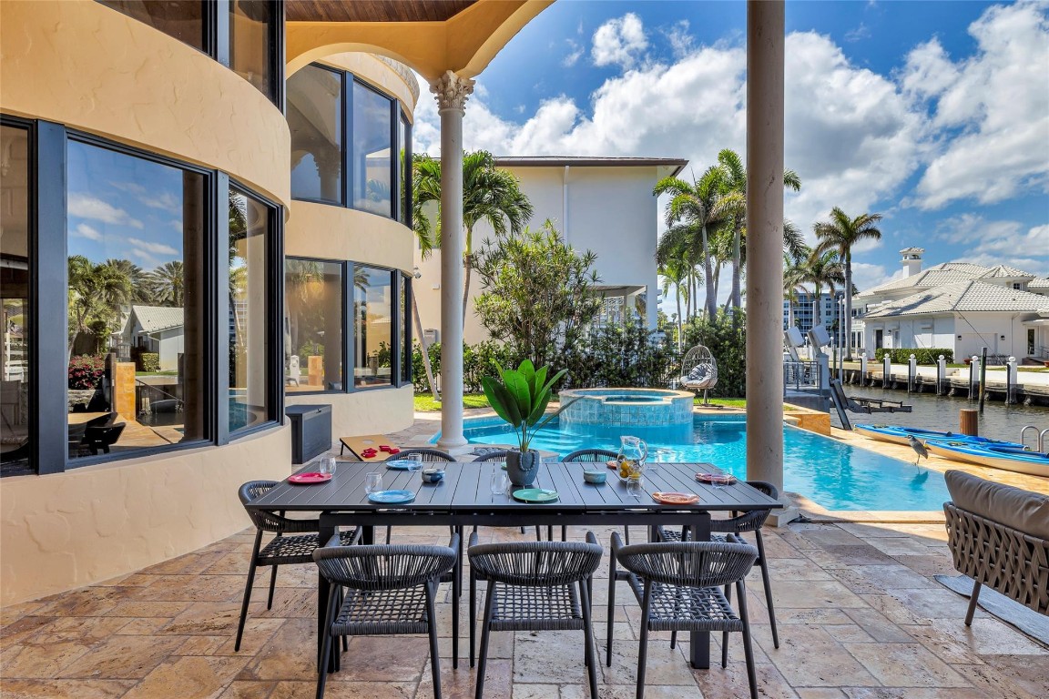 1011 Rhodes Villa Avenue