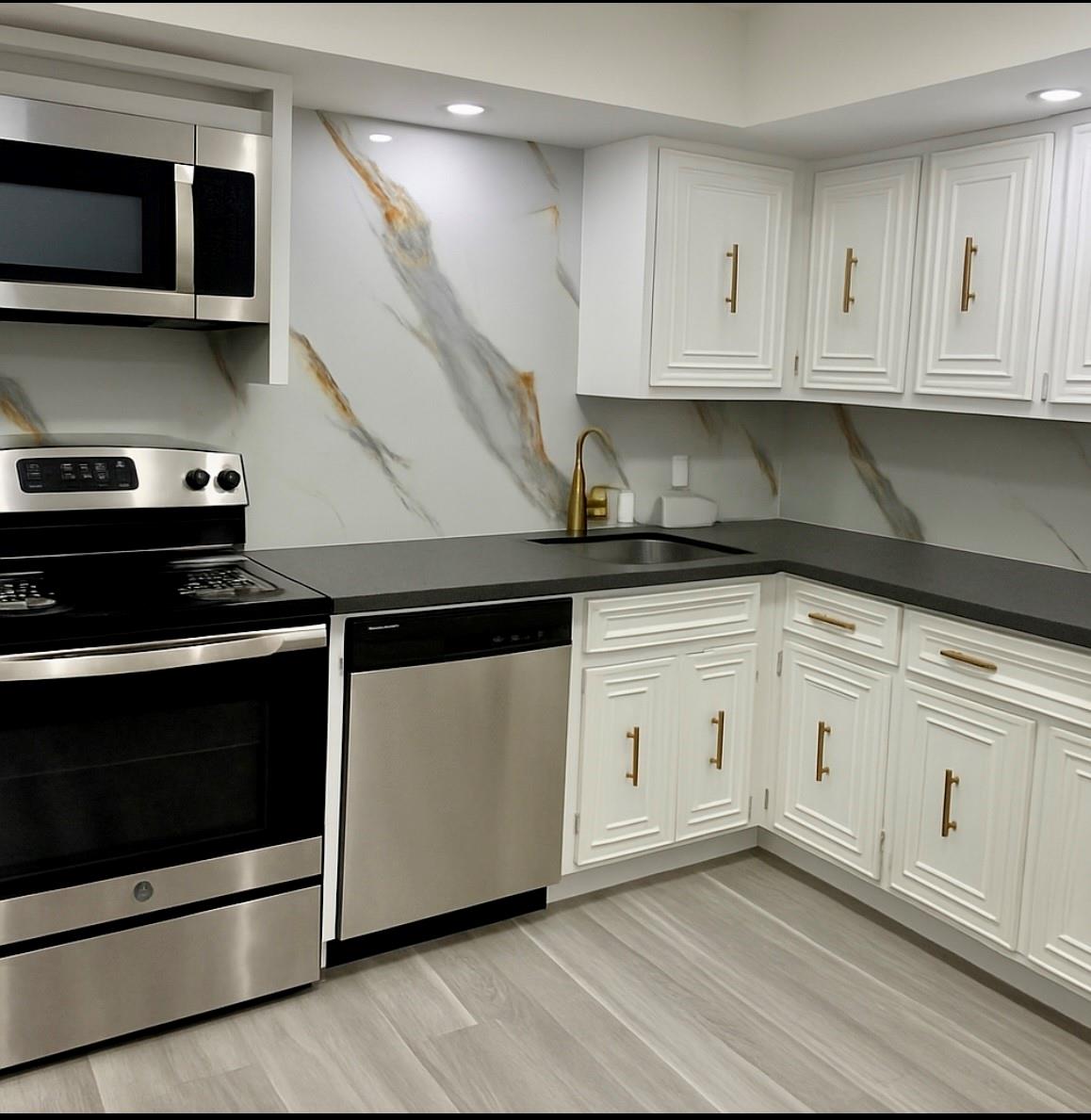 800 Parkview Dr 725