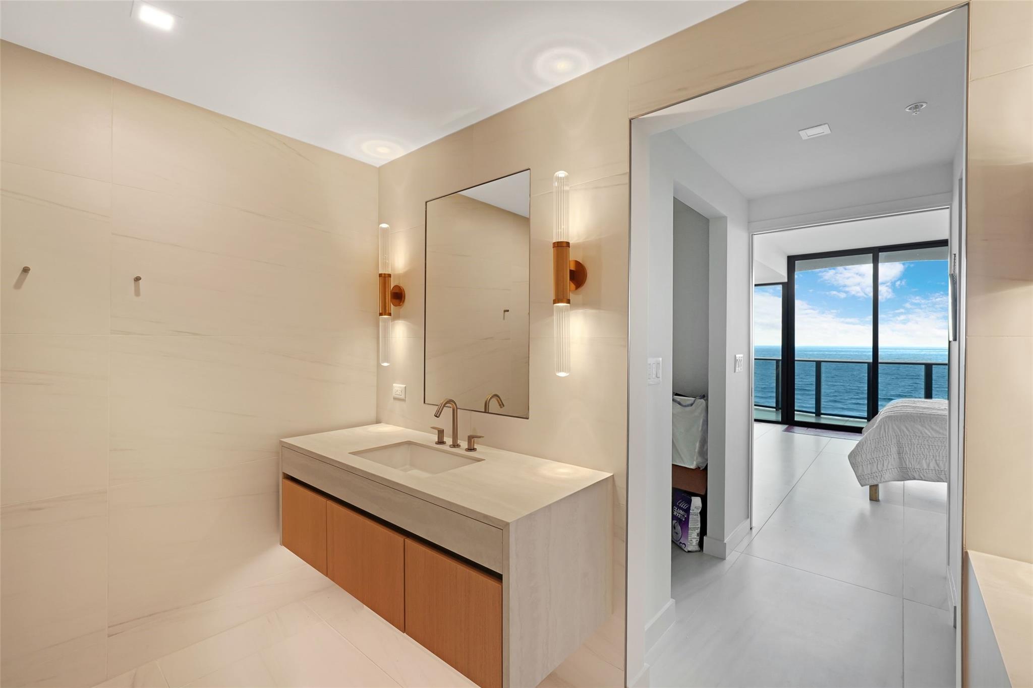 900 N Ocean Blvd 906