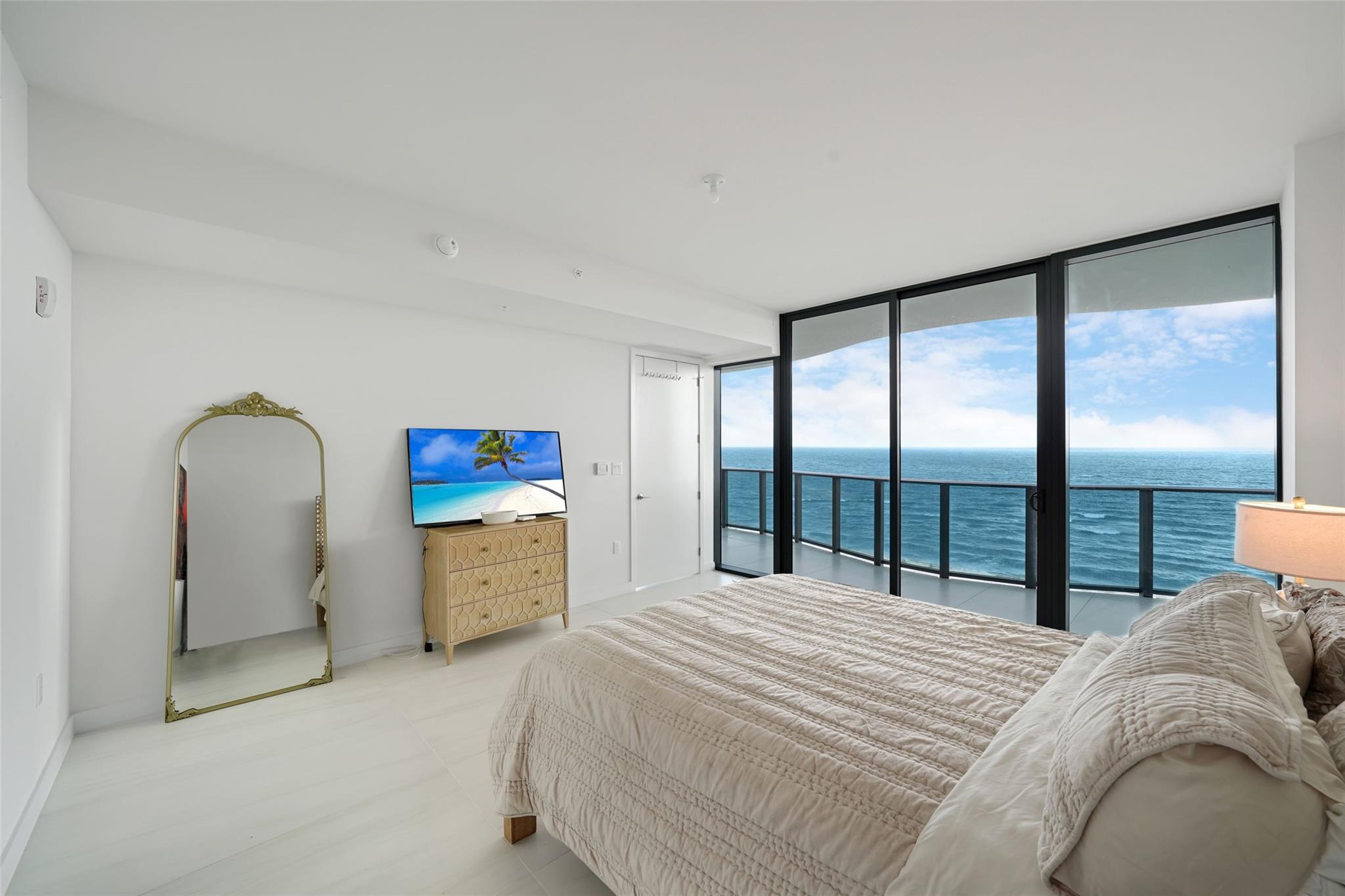 900 N Ocean Blvd 906