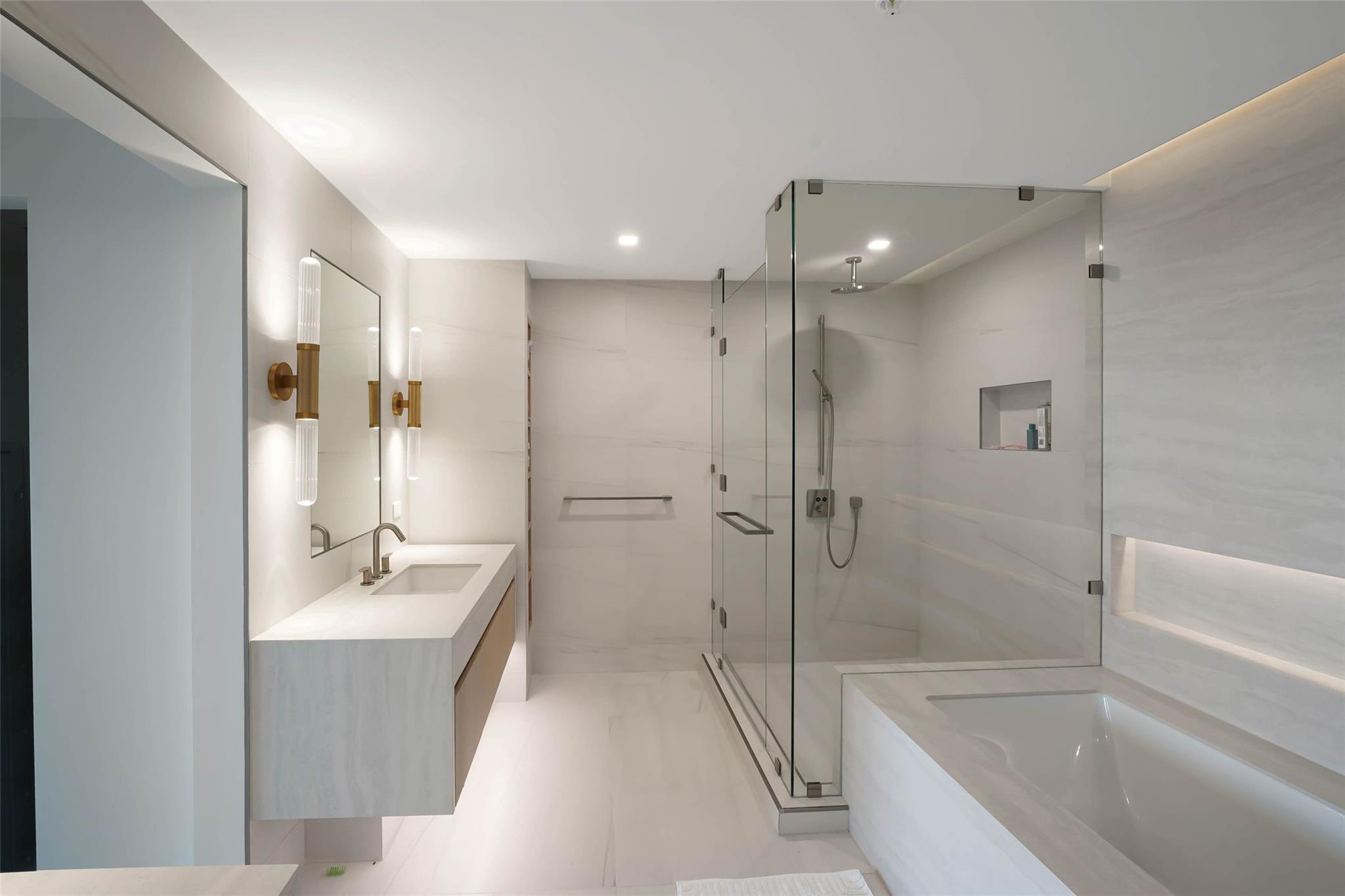 900 N Ocean Blvd 906