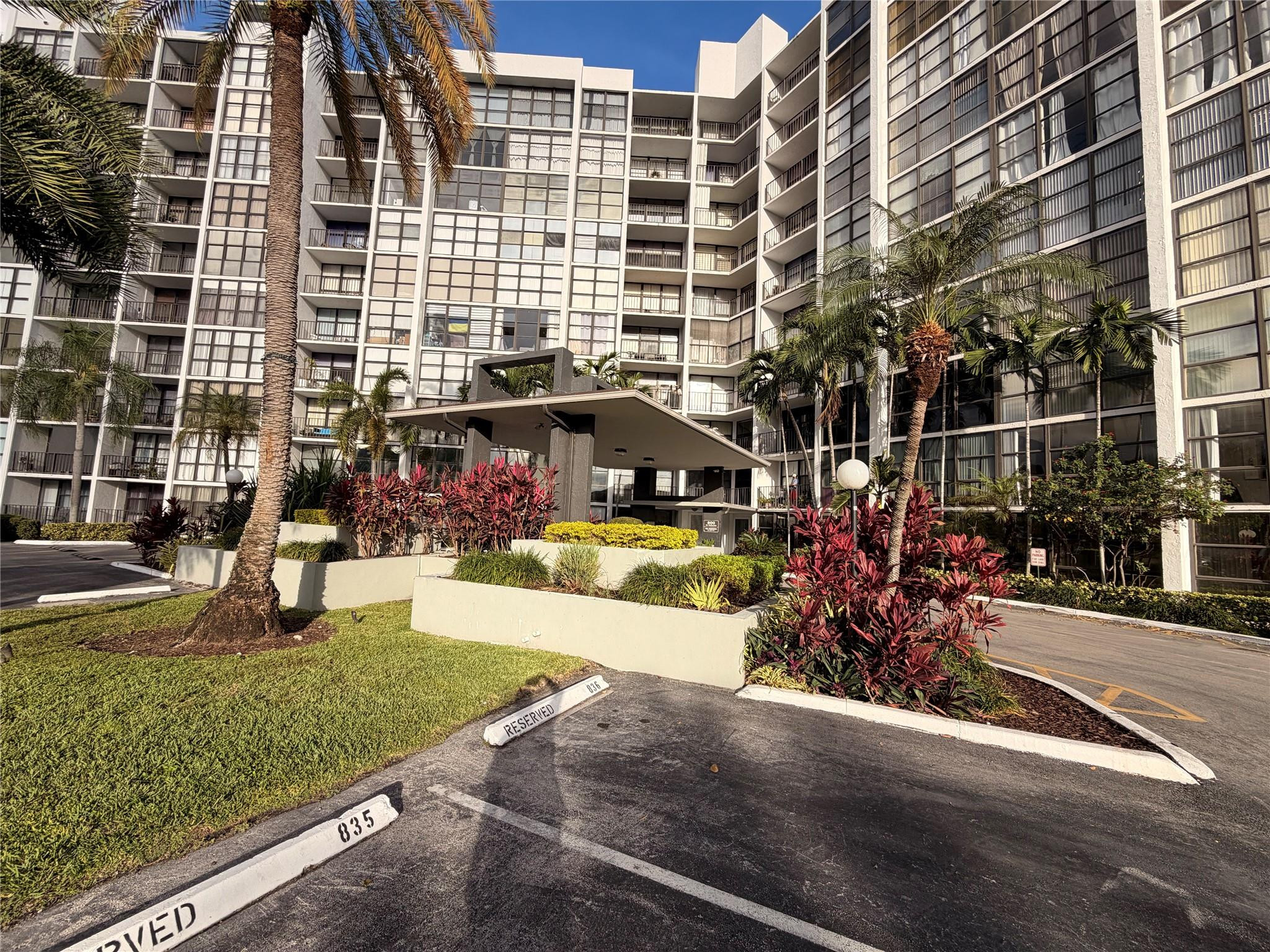 800 Parkview Dr 103