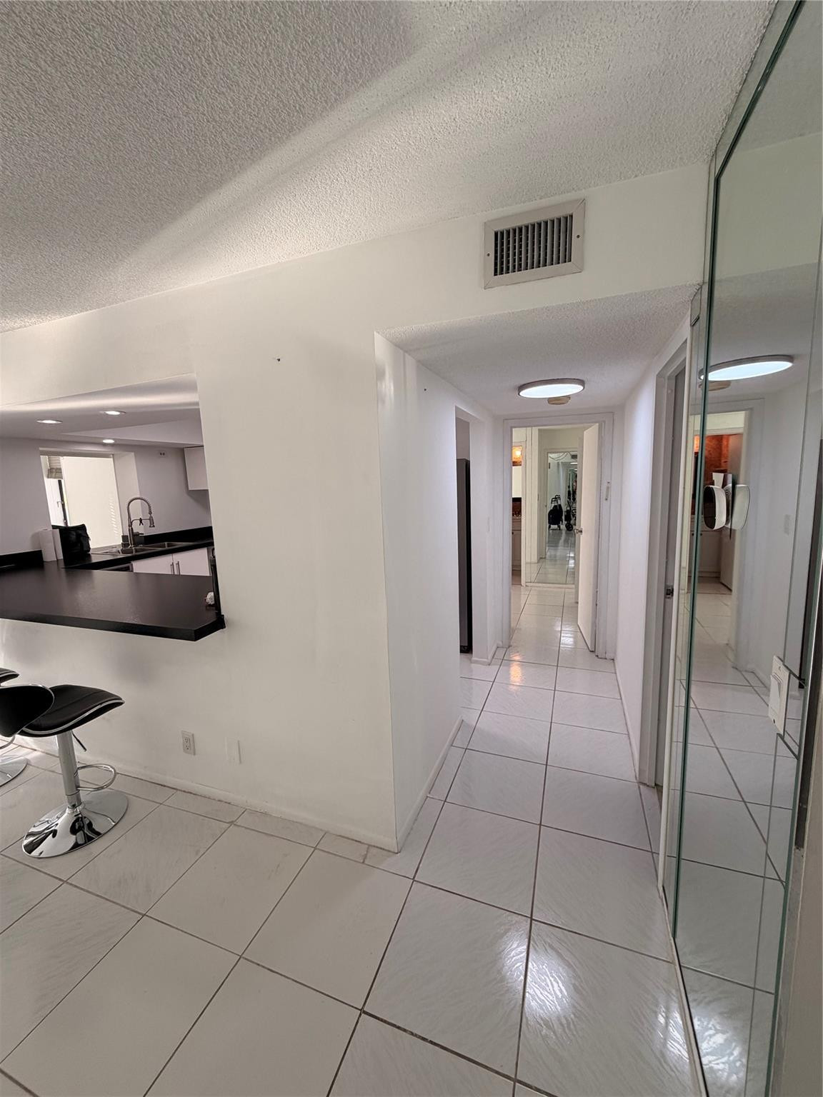 800 Parkview Dr 103