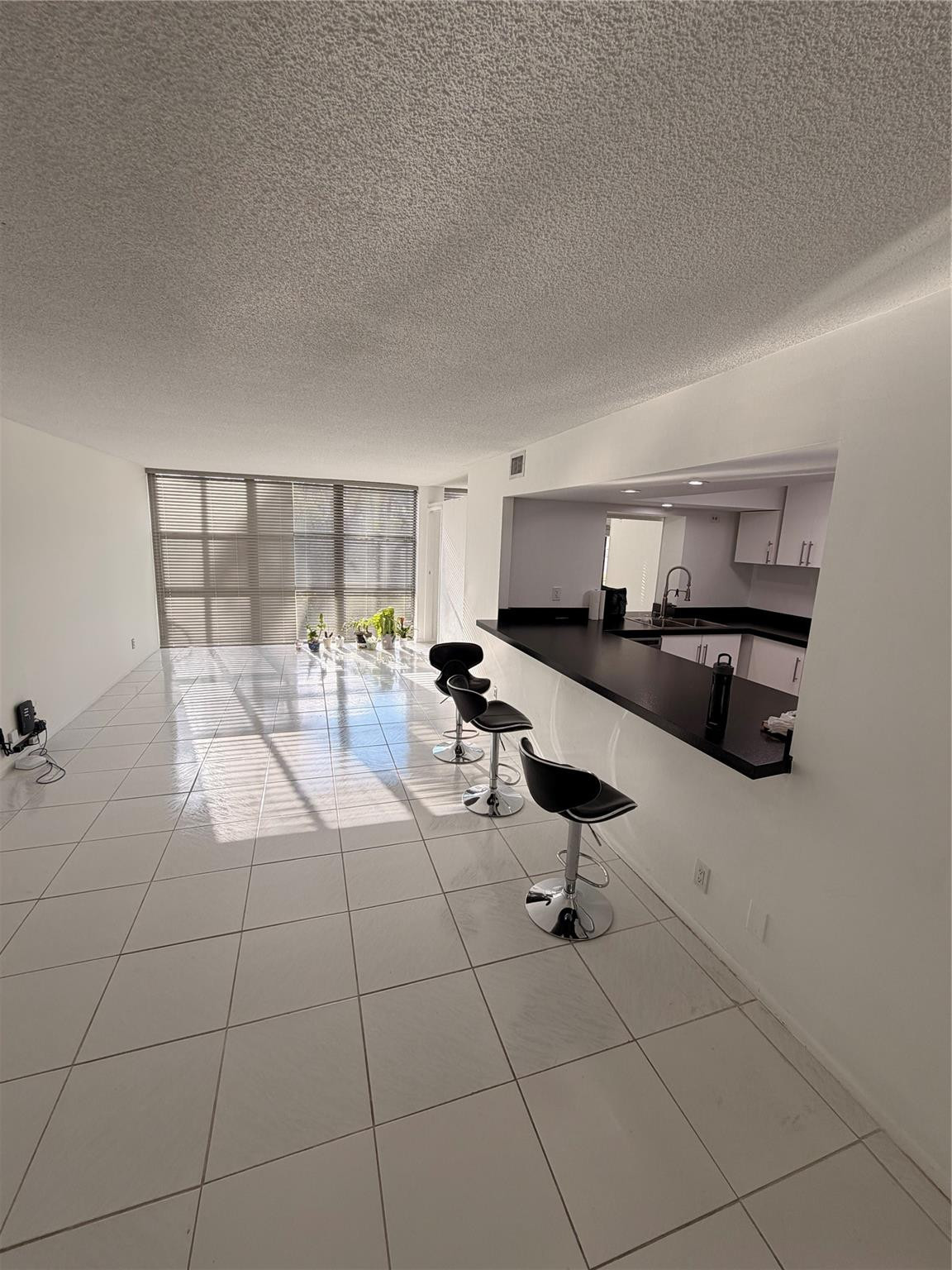 800 Parkview Dr 103