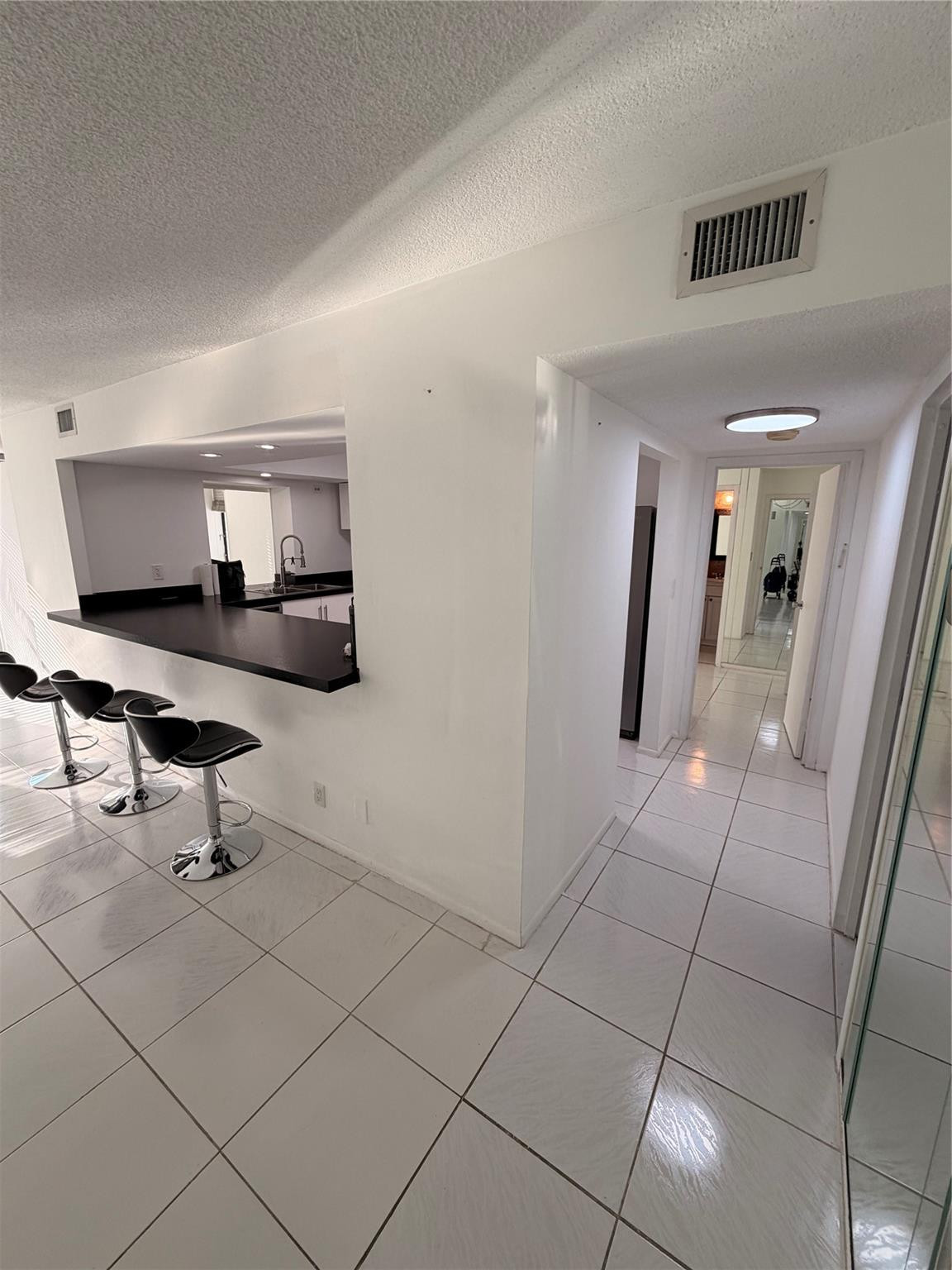 800 Parkview Dr 103