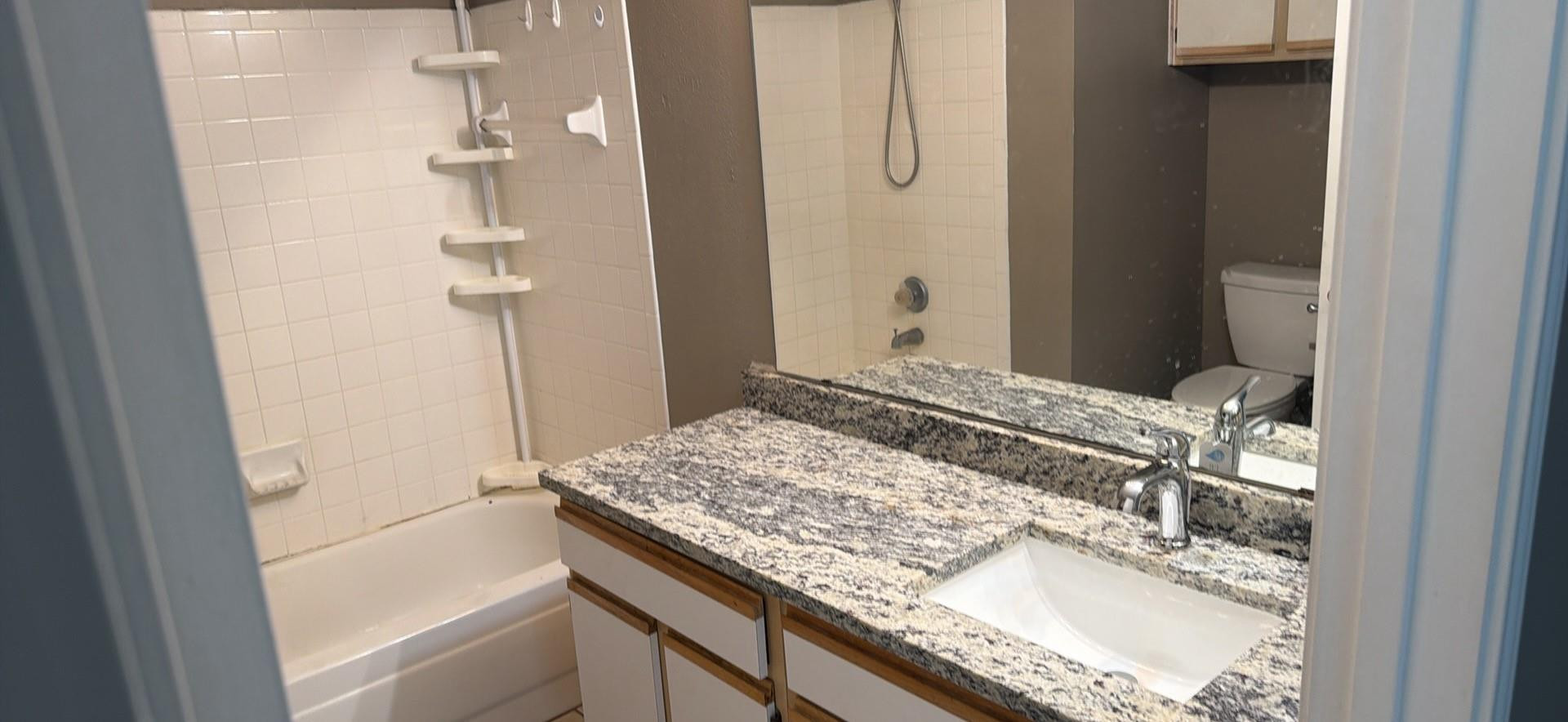 2627 NW 33RD ST 2203