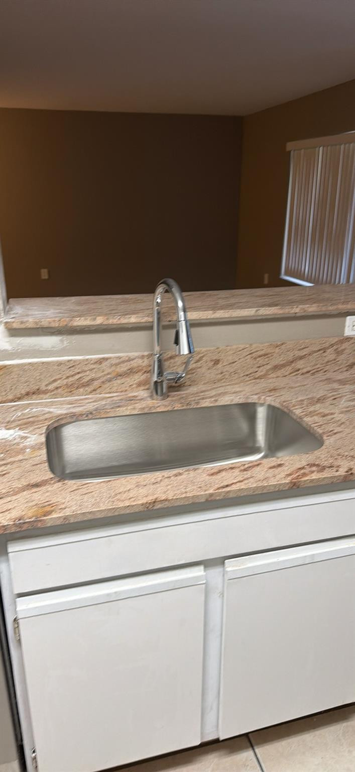 2627 NW 33RD ST 2203