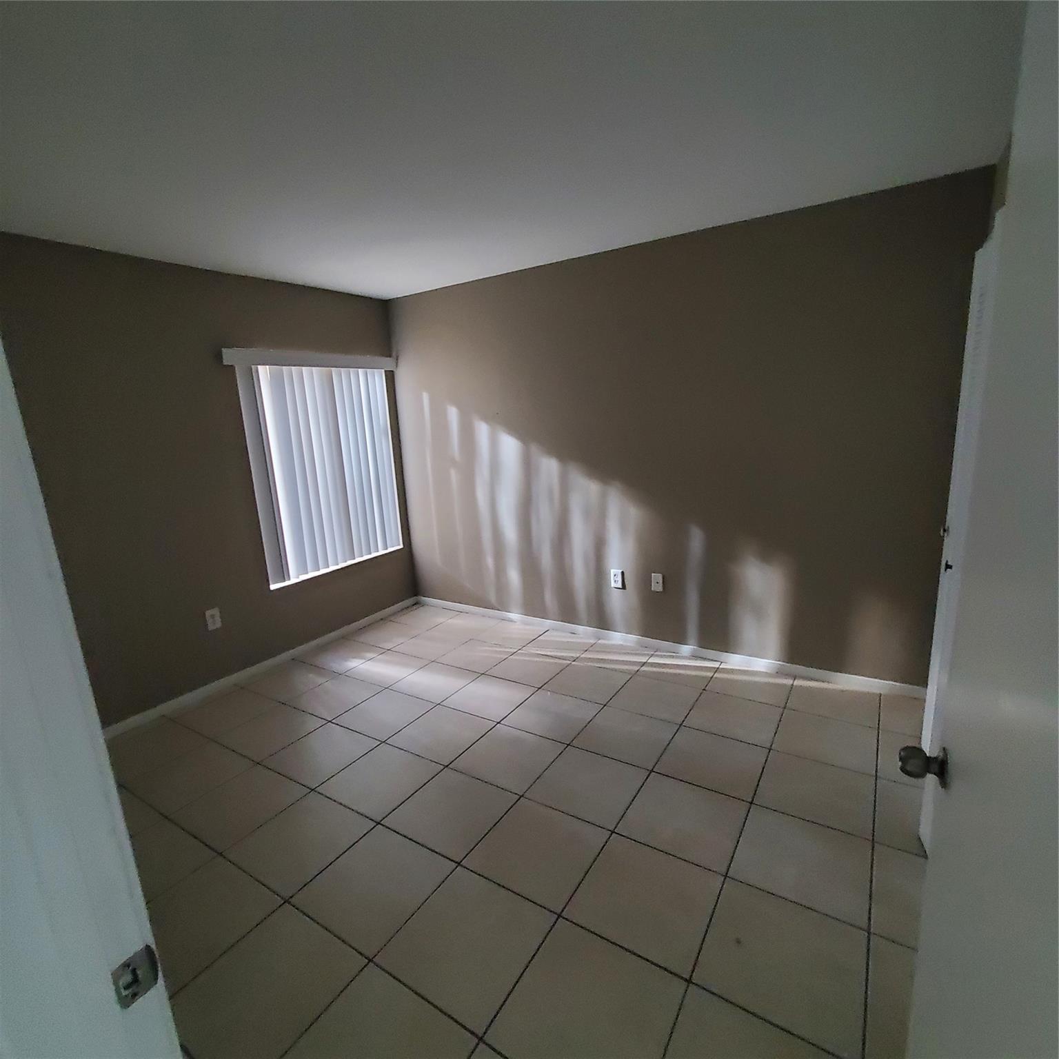 2627 NW 33RD ST 2203