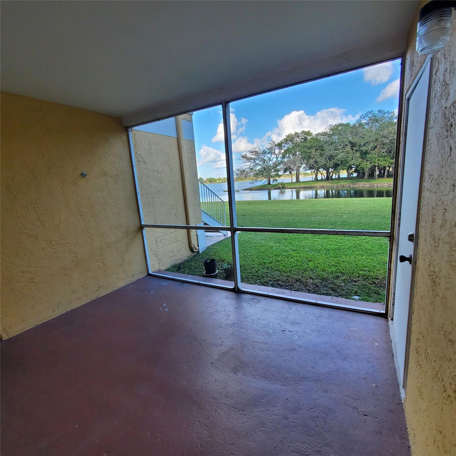 2627 NW 33RD ST 2203