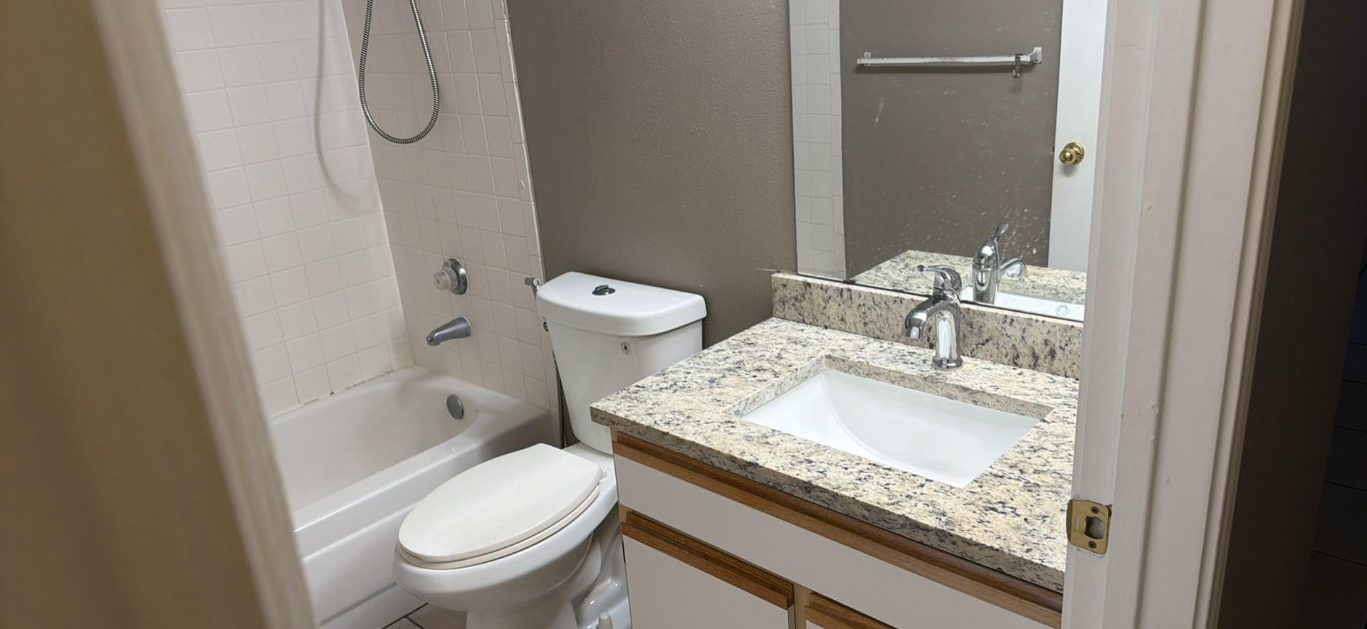 2627 NW 33RD ST 2203