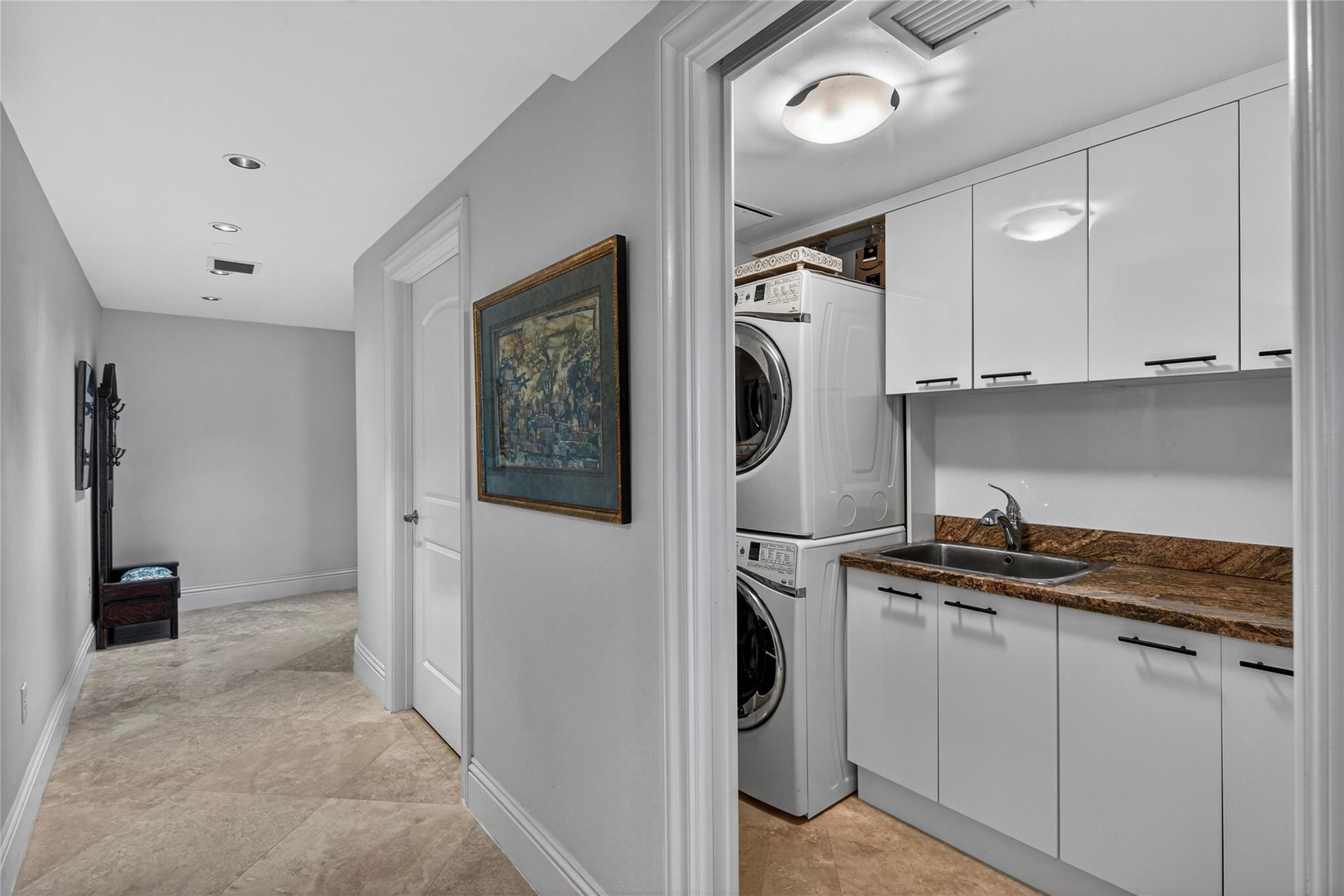 1200 Holiday Drive 402