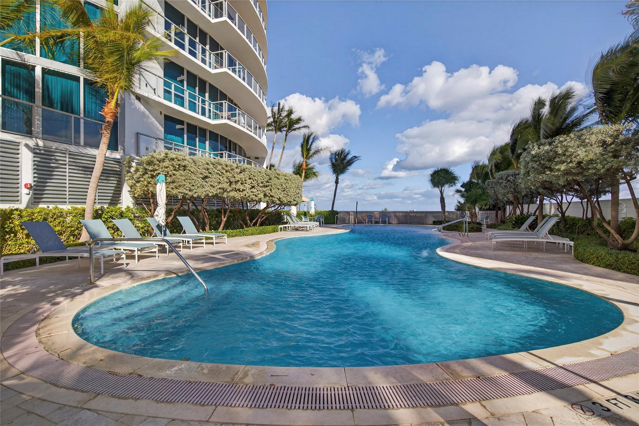 1200 Holiday Drive 402