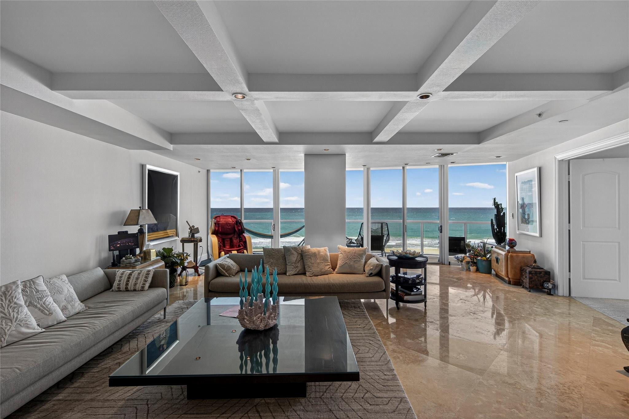 1200 Holiday Drive 402