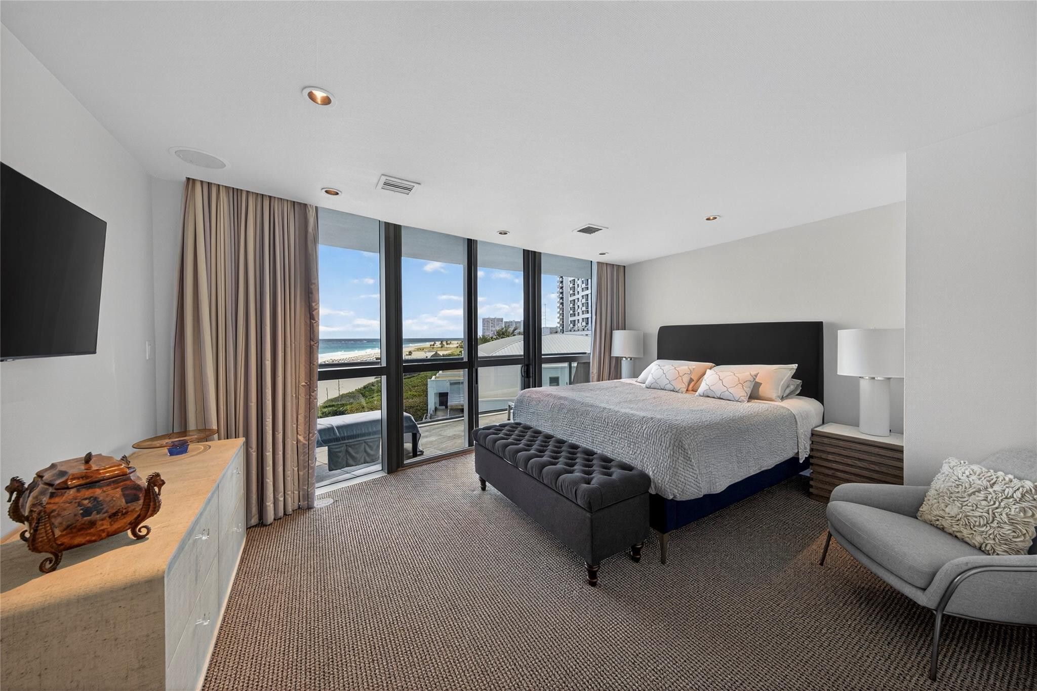 1200 Holiday Drive 402