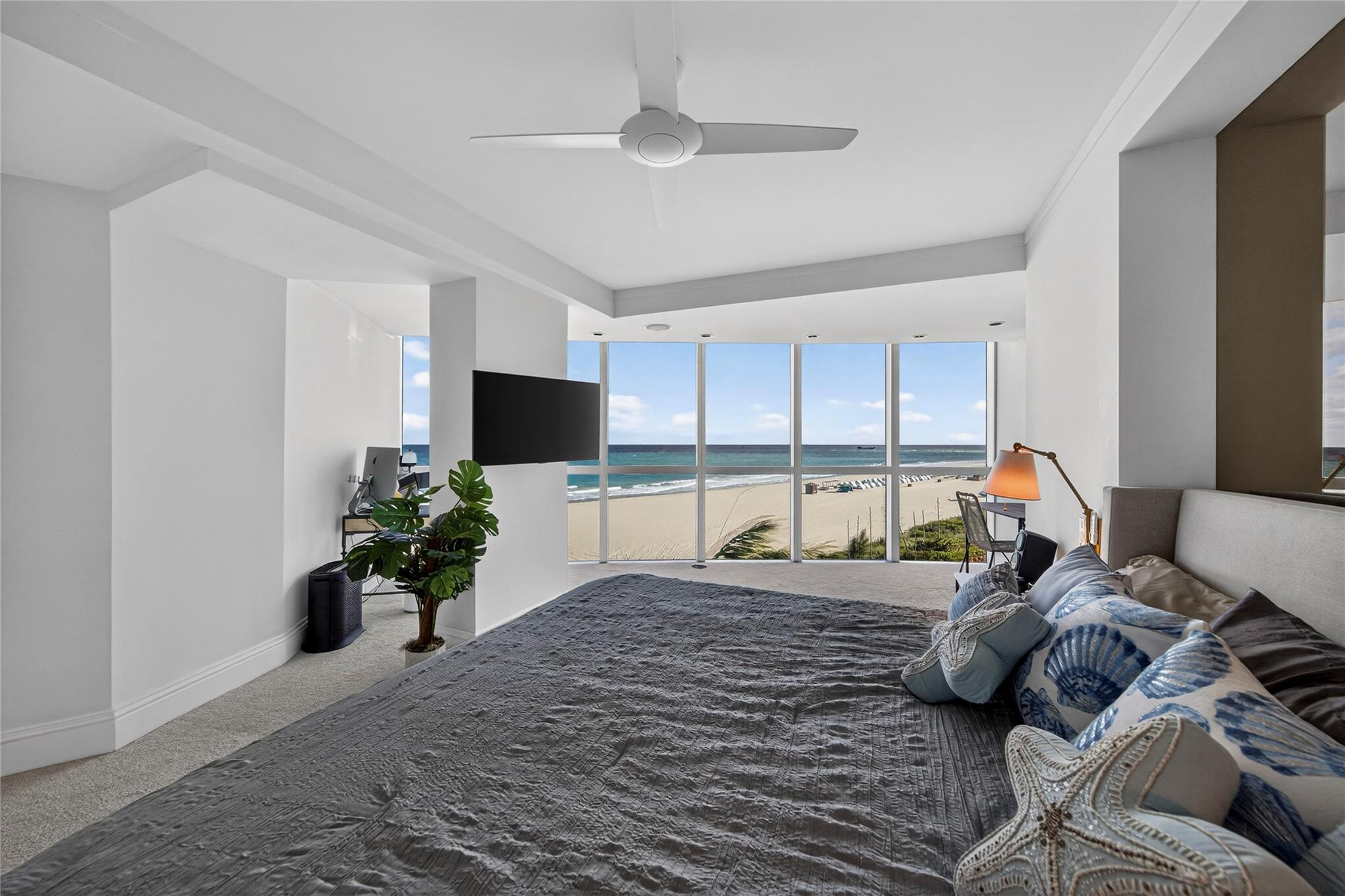 1200 Holiday Drive 402