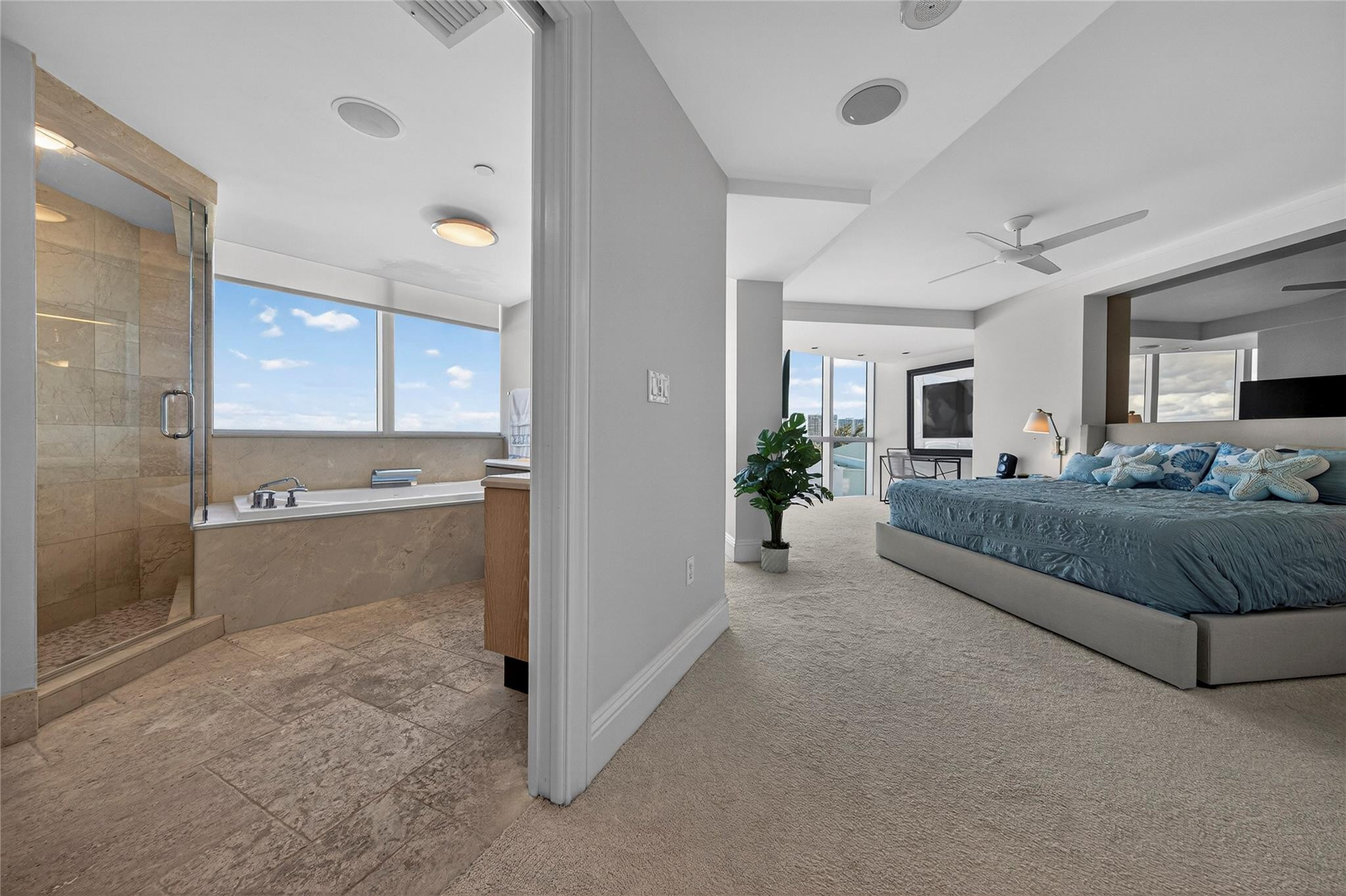 1200 Holiday Drive 402