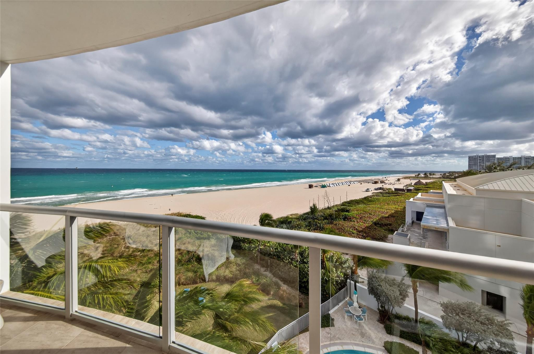 1200 Holiday Drive 402