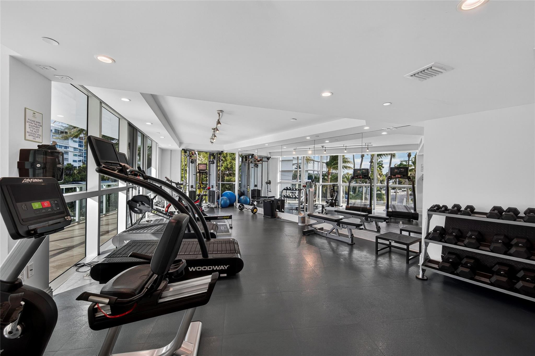 1200 Holiday Drive 402