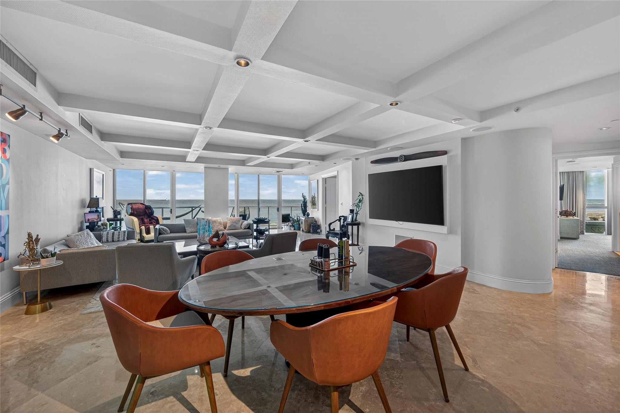 1200 Holiday Drive 402