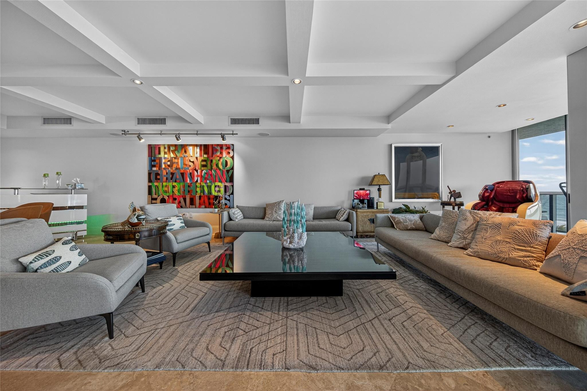 1200 Holiday Drive 402