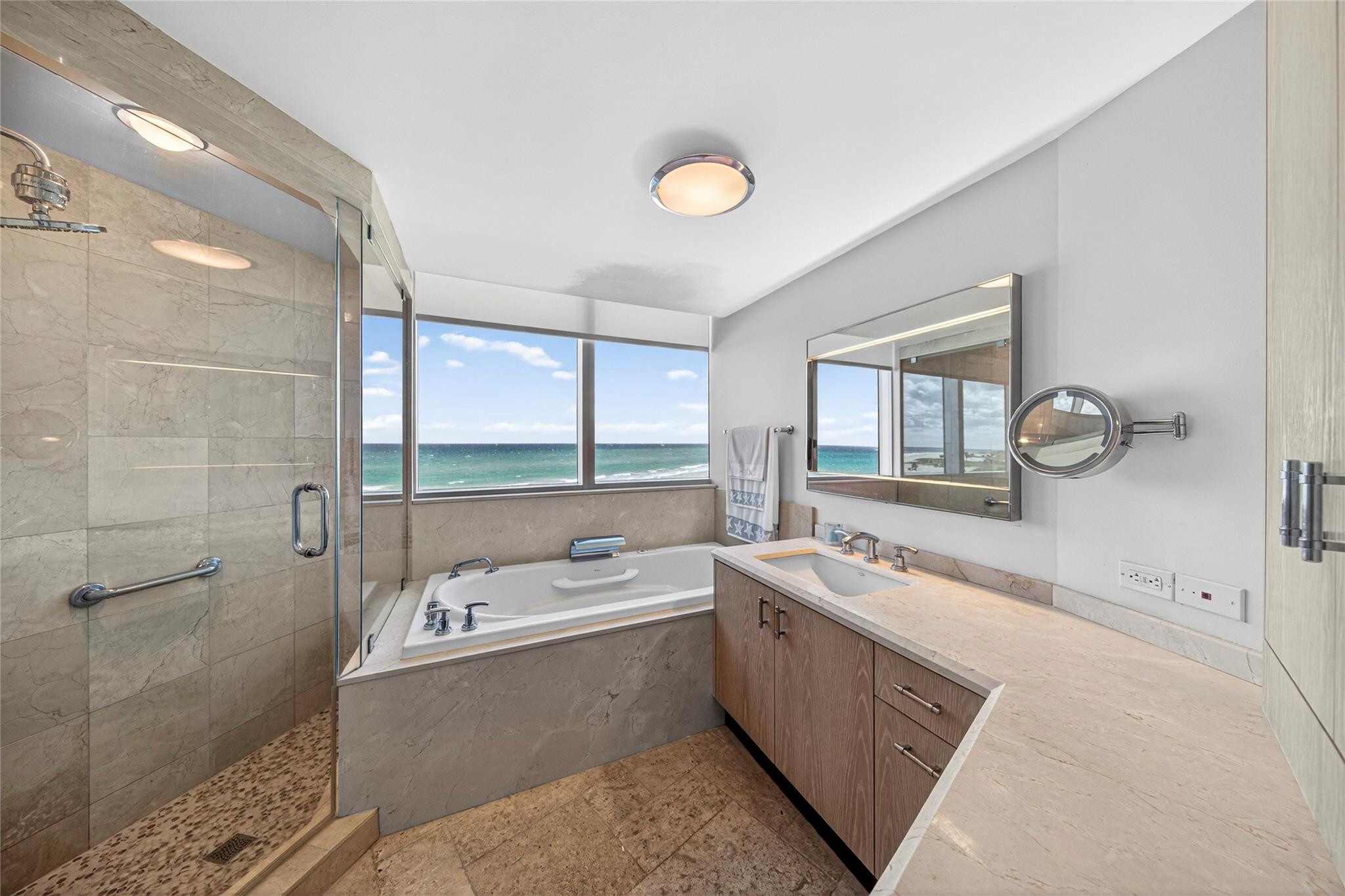 1200 Holiday Drive 402