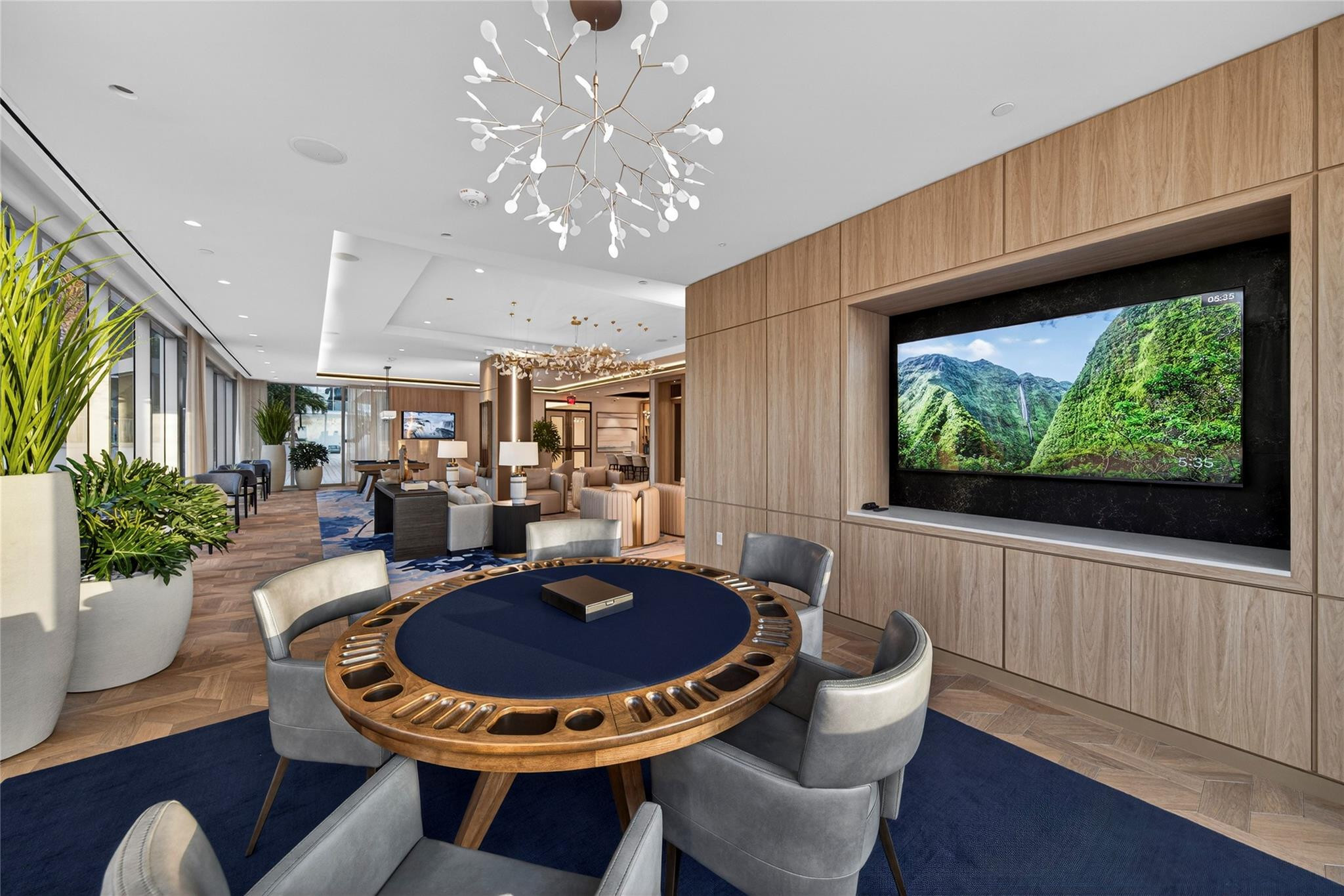 153 N Seabreeze 1901-S