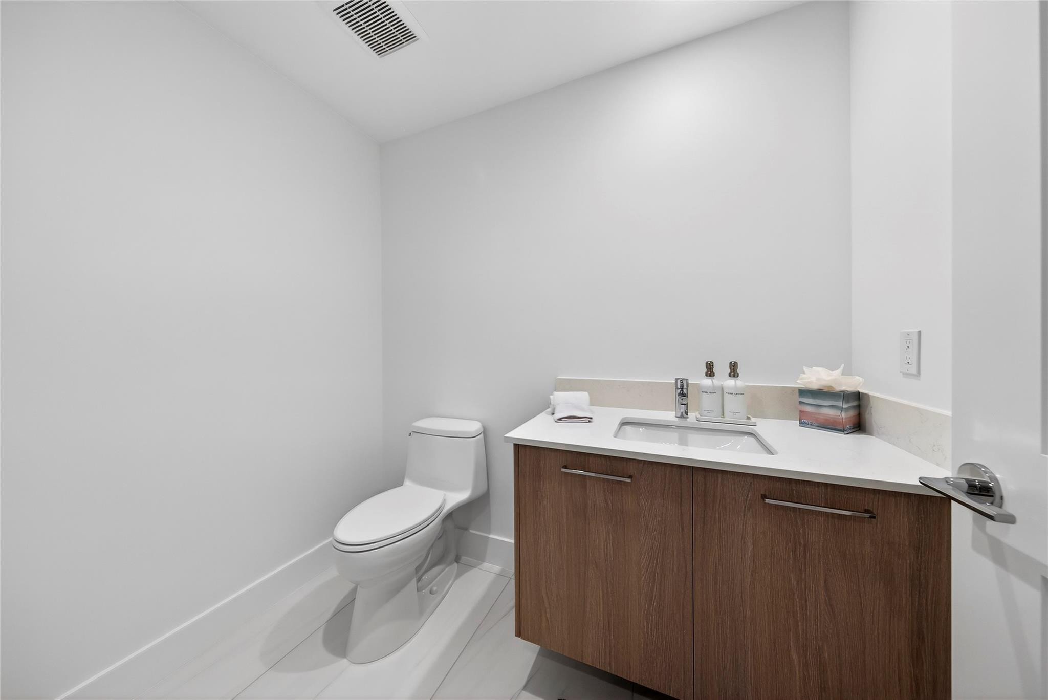 153 N Seabreeze 1901-S