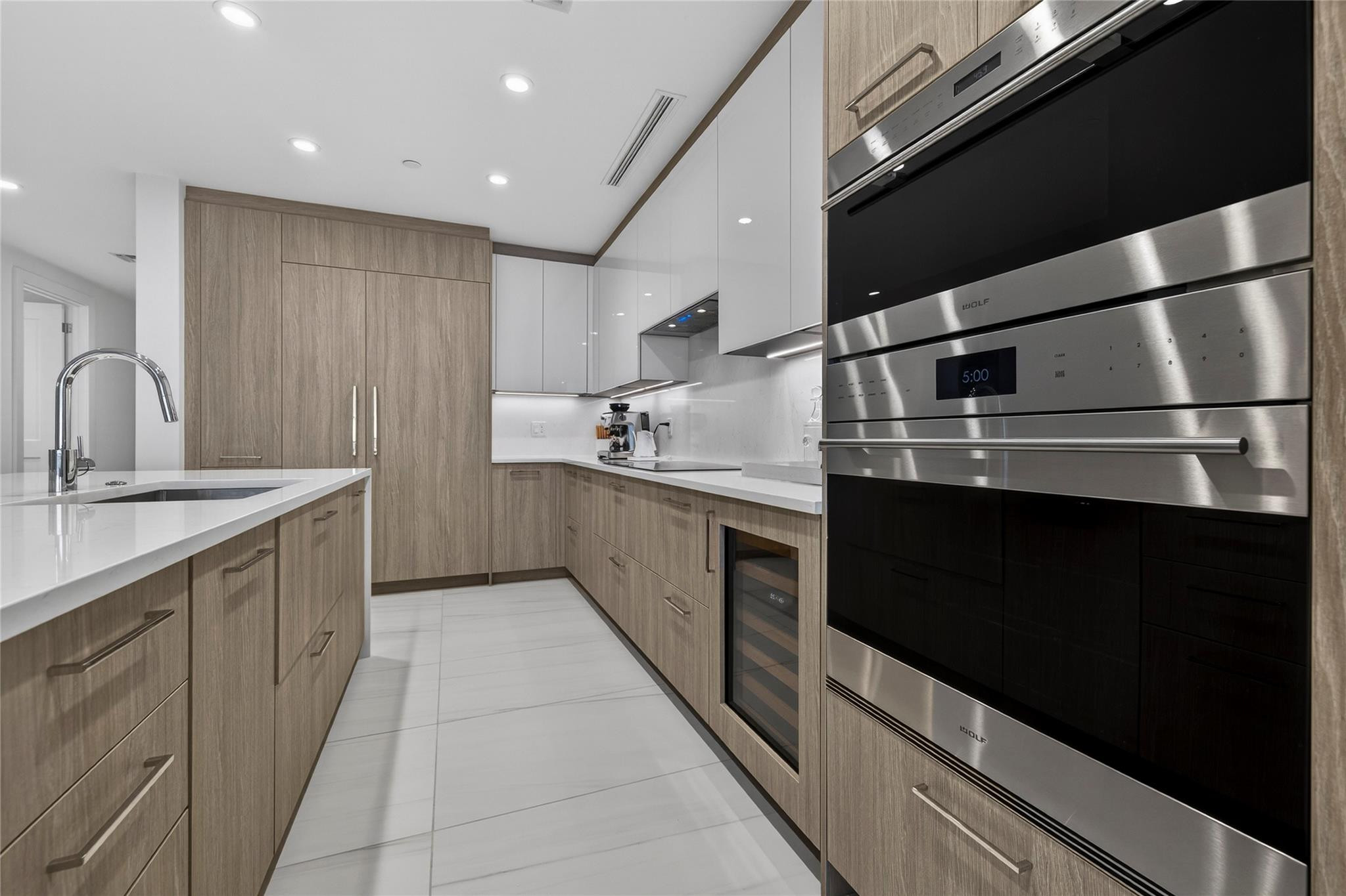 153 N Seabreeze 1901-S