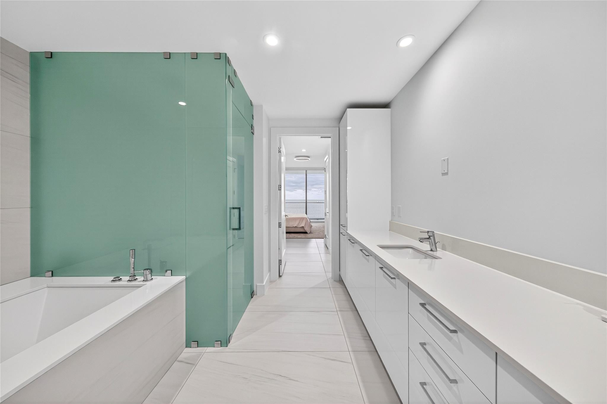 153 N Seabreeze 1901-S