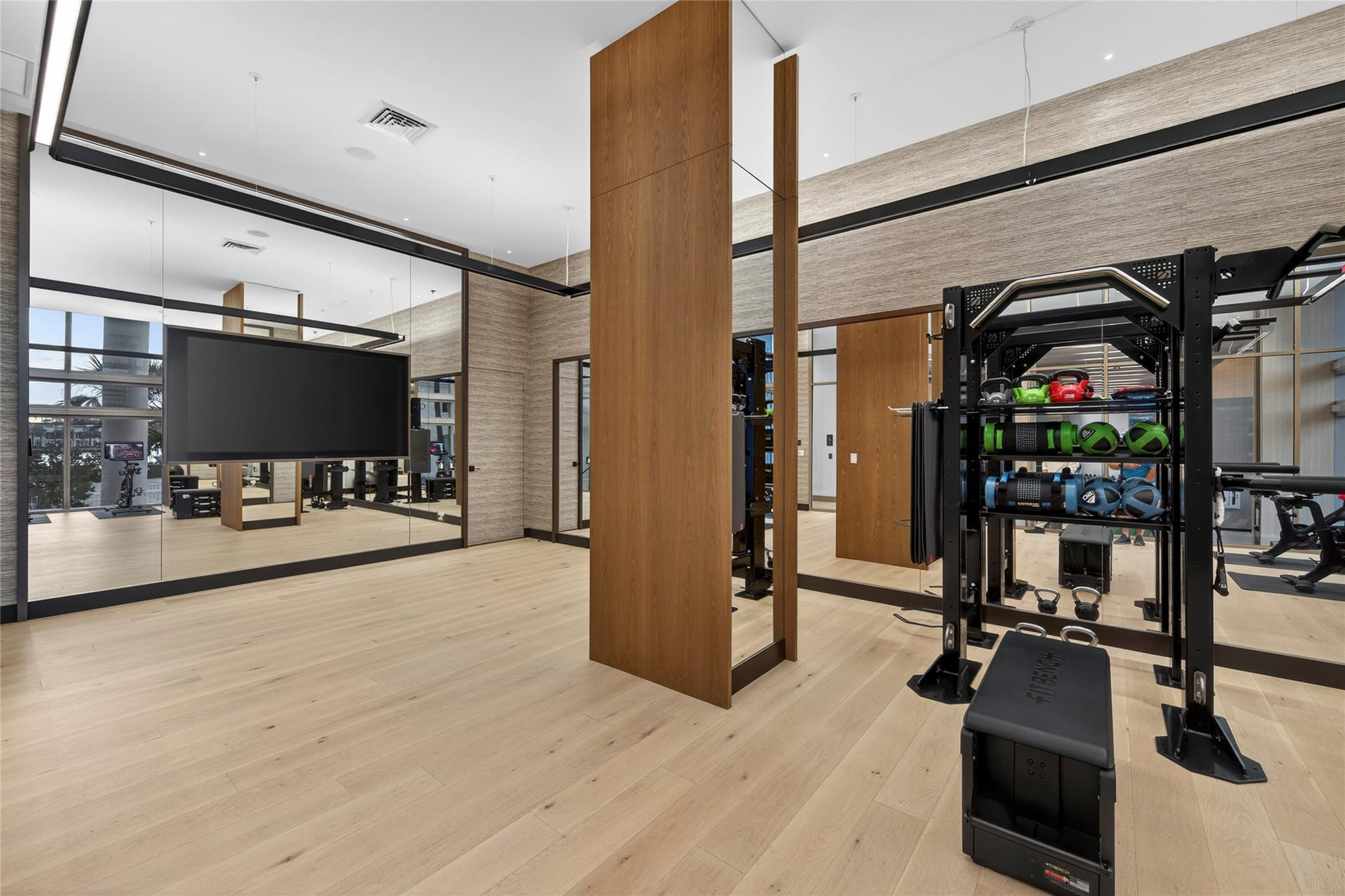 153 N Seabreeze 1901-S