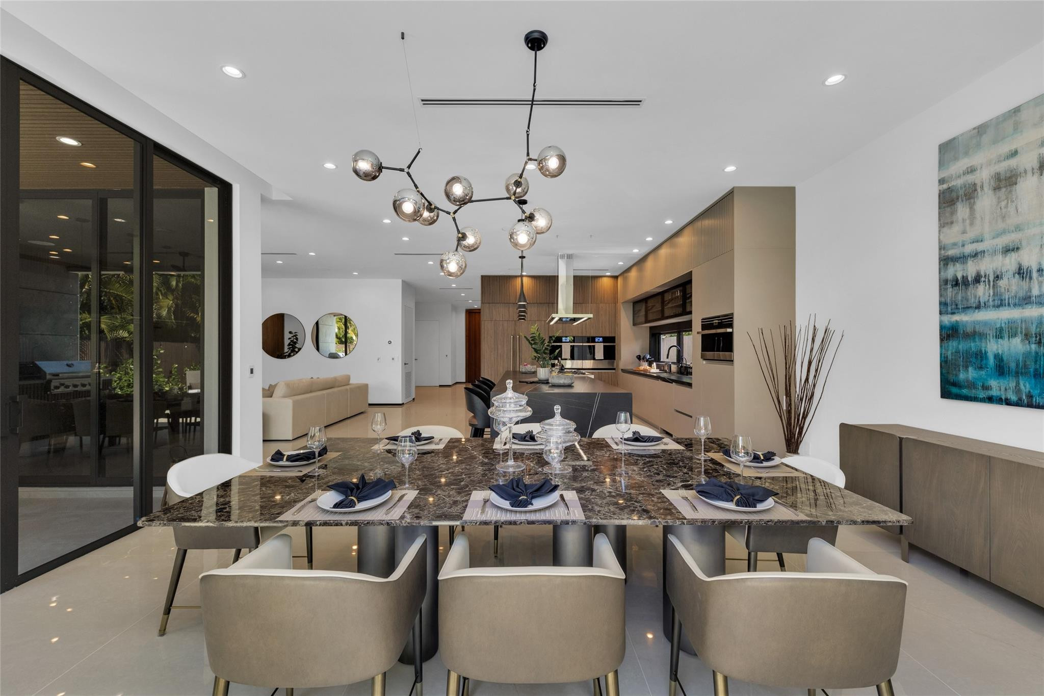 727 NE 17th Way