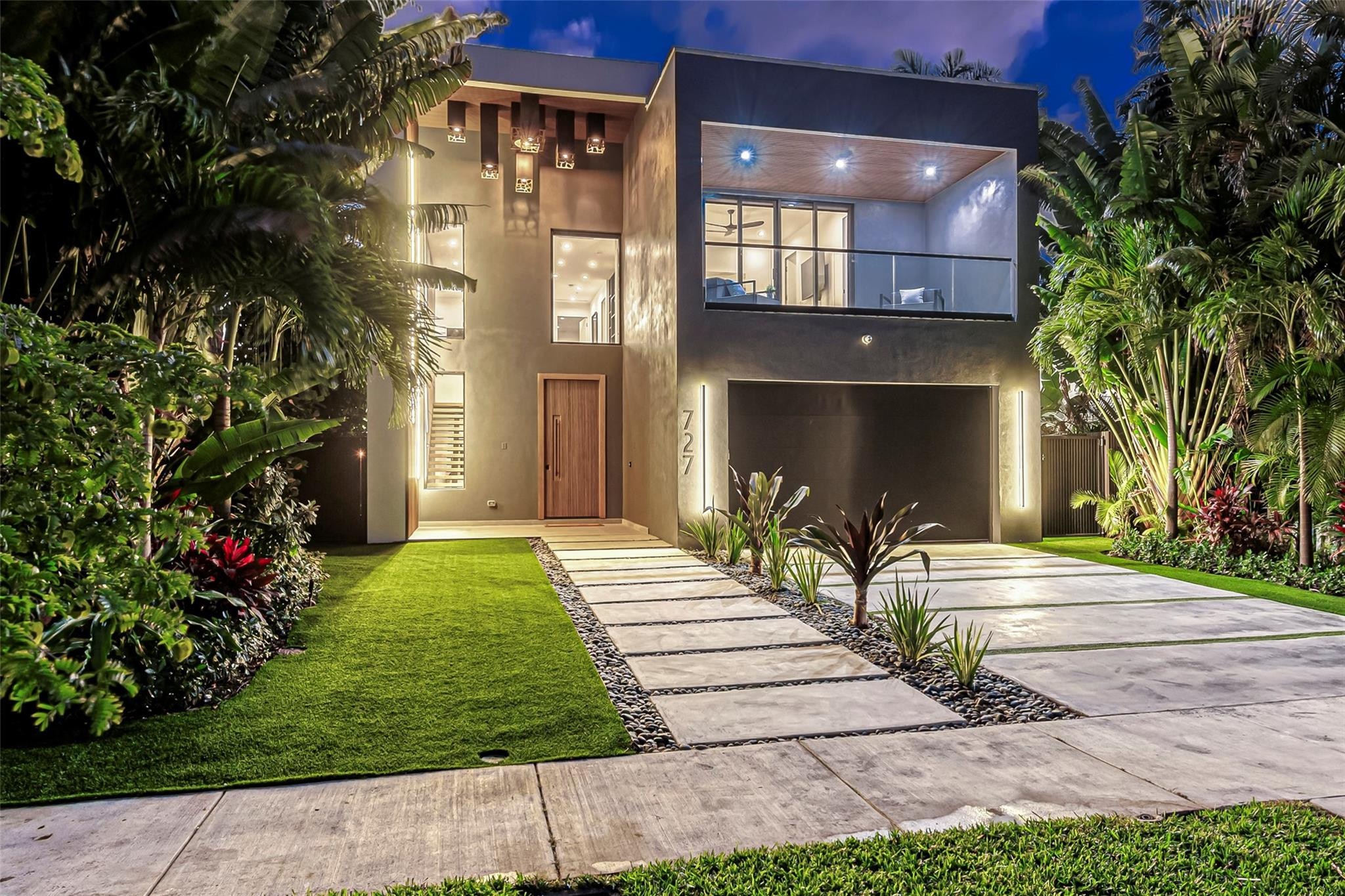 727 NE 17th Way